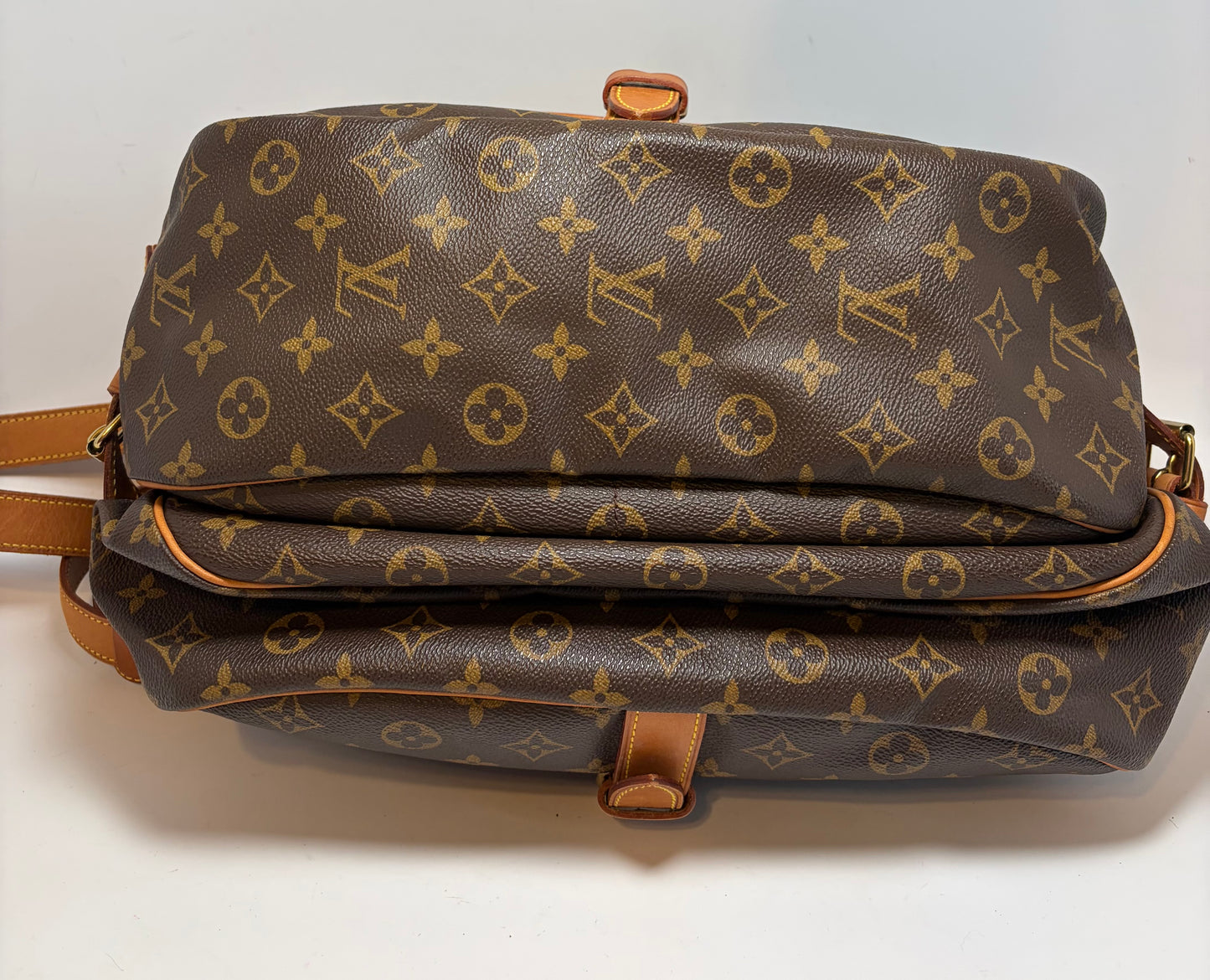Louis Vuitton Saumur 35 Monogram Crossbody/Shoulder Bag