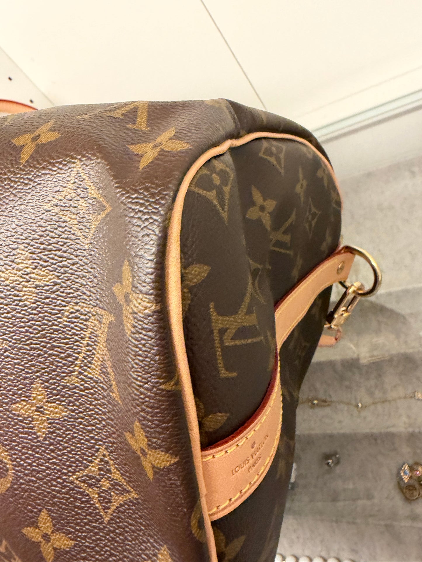 Louis Vuitton Speedy 30 Bandoulière Monogram w/COA Excellent Condition