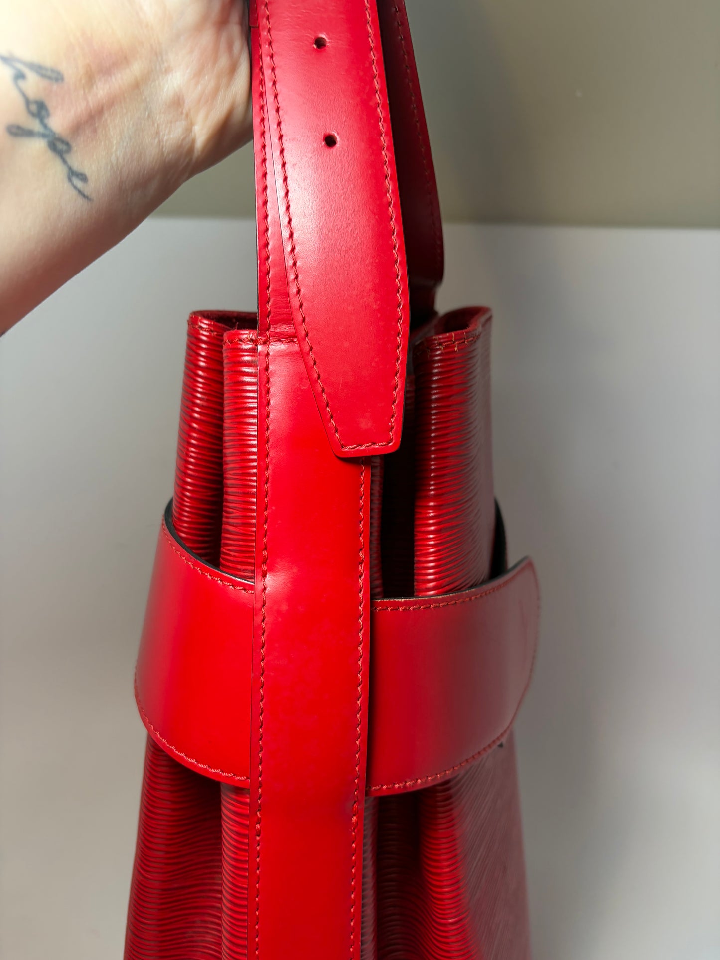 Louis Vuitton Sac D’Epaule GM Castillan Red Epi Leather Shoulder Bag