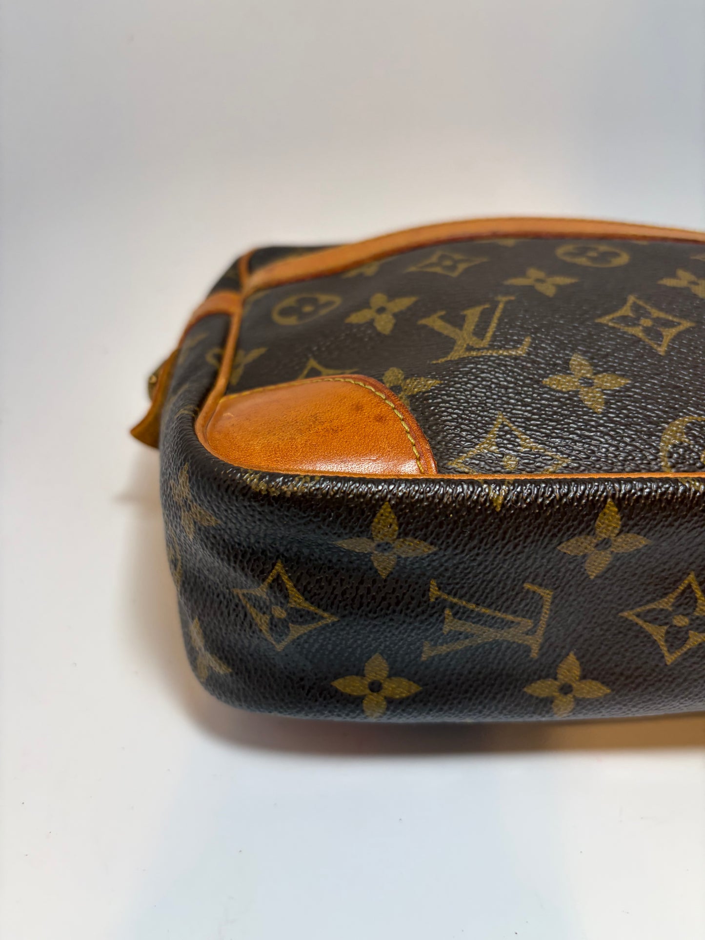 Louis Vuitton Compeigne 28 Monogram Clutch/Pouch