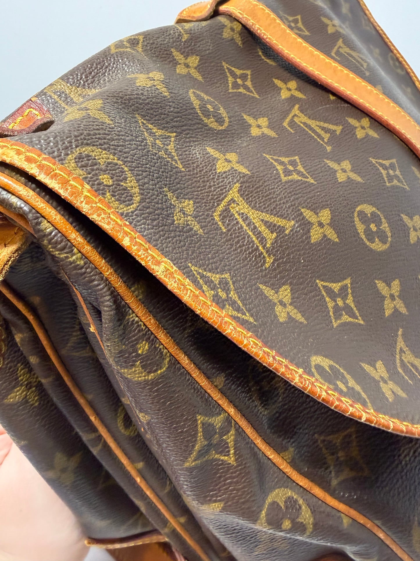 Louis Vuitton Saumur 35 monogram crossbody/shoulder bag
