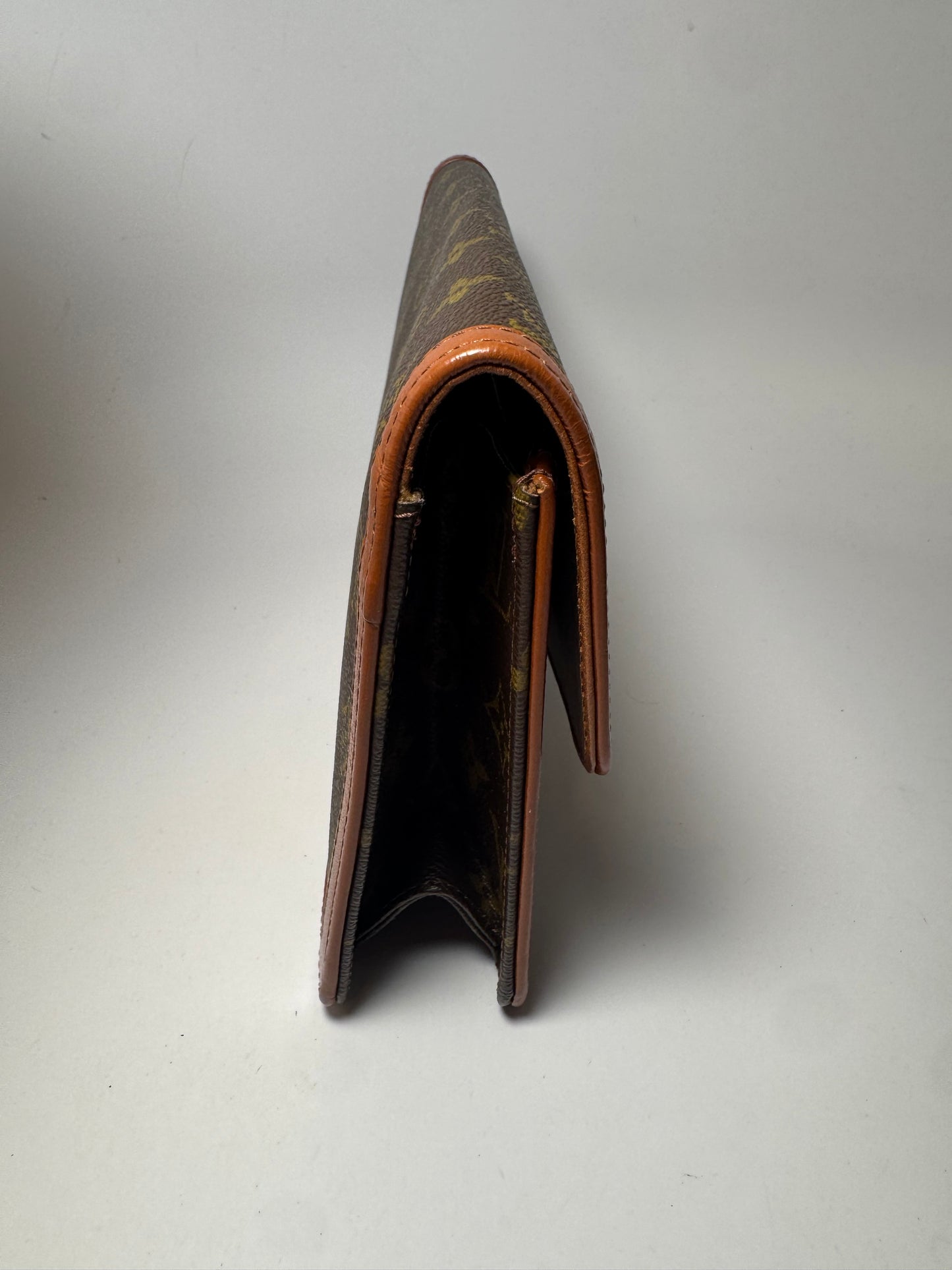 Louis Vuitton Pochette Dame Clutch GM Monogram