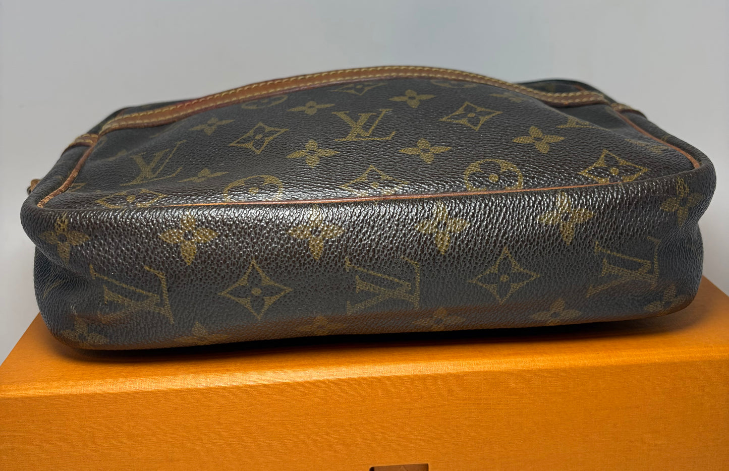 Louis Vuitton Compeigne 23 monogram clutch/pouch