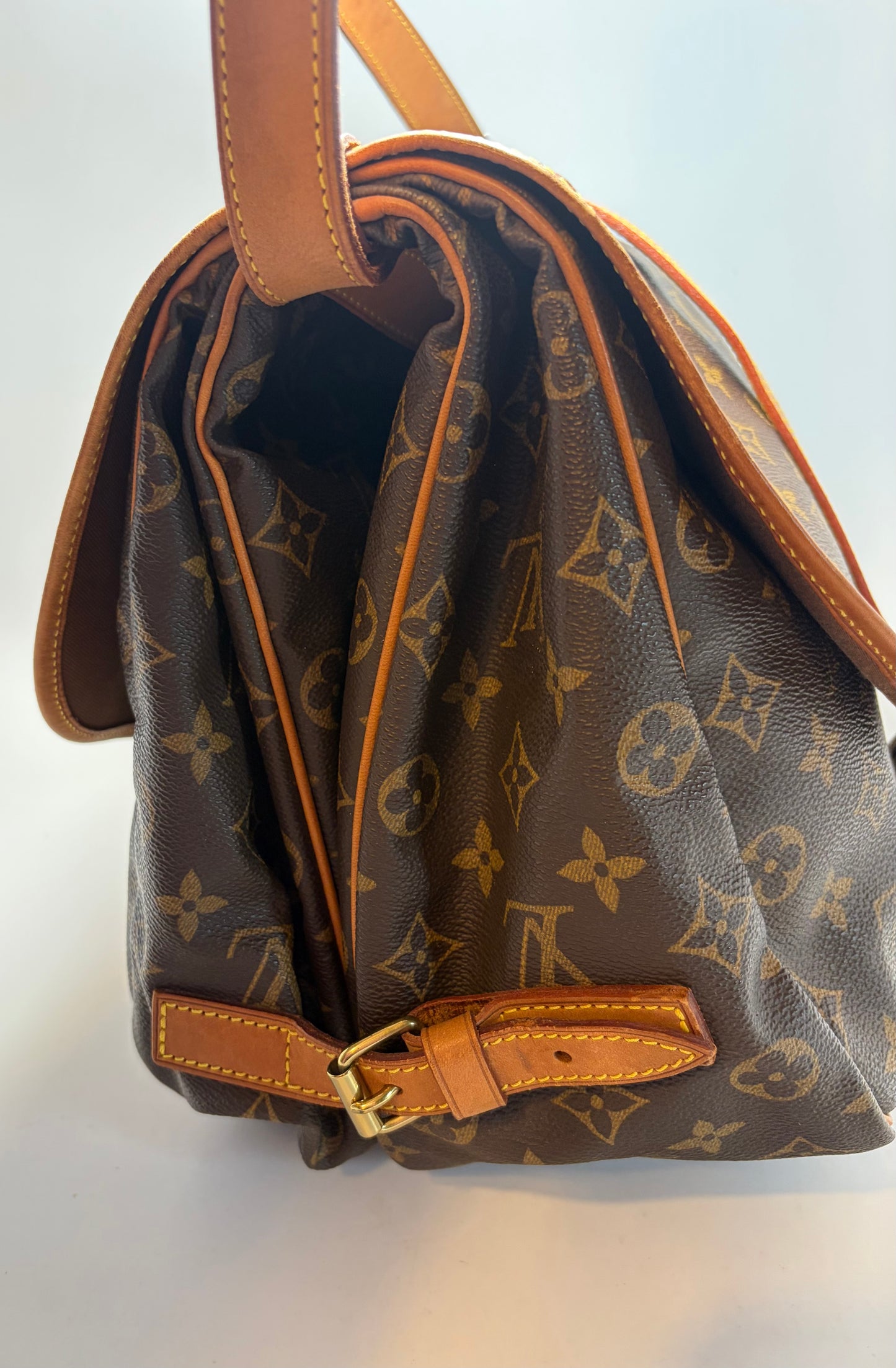 Louis Vuitton Saumur 35 Monogram Crossbody/Shoulder Bag