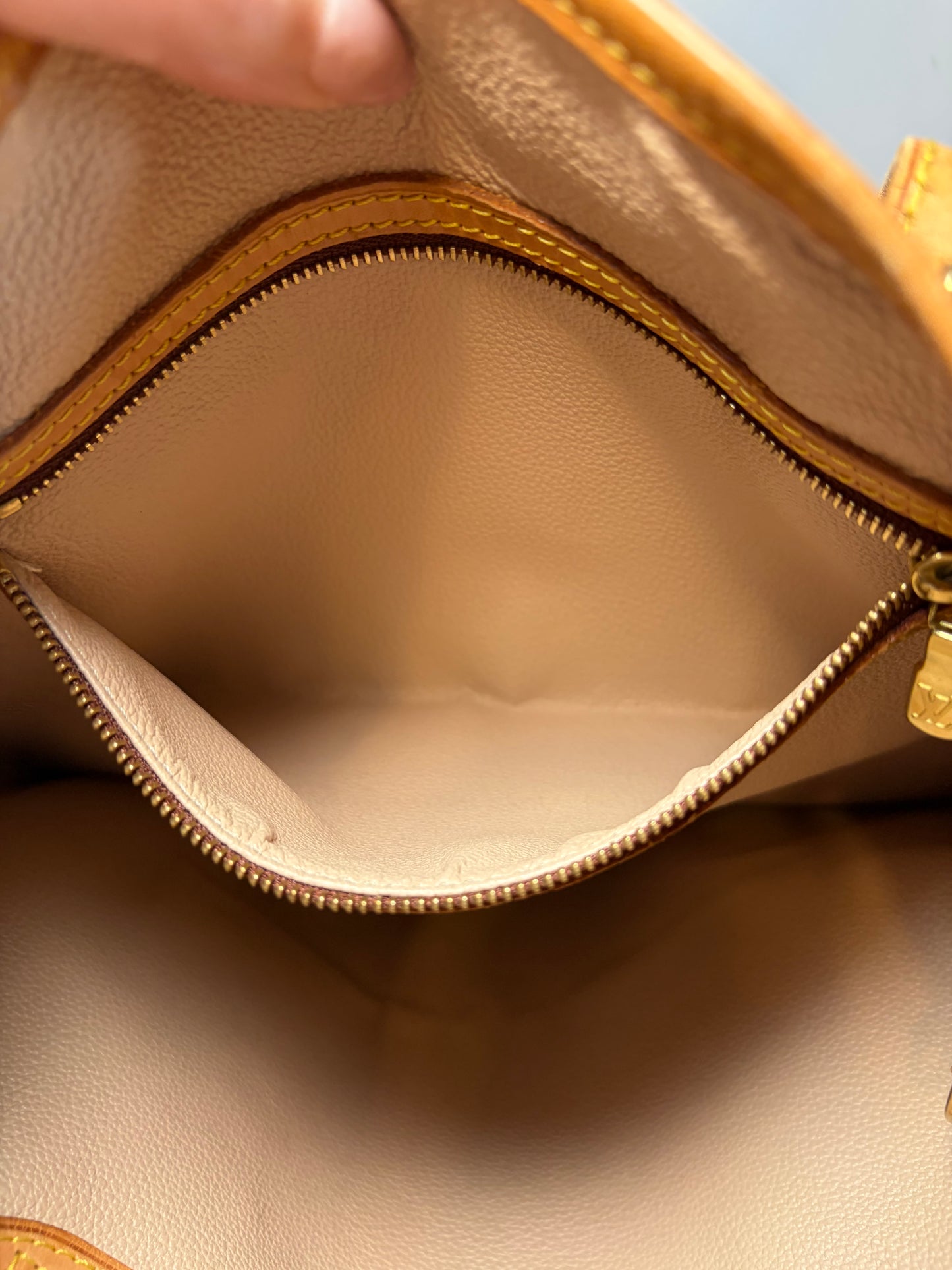 Louis Vuitton Bucket GM Tote Monogram Shoulder Bag