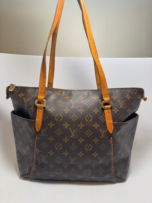 Louis Vuitton Totally MM Monogram Tote