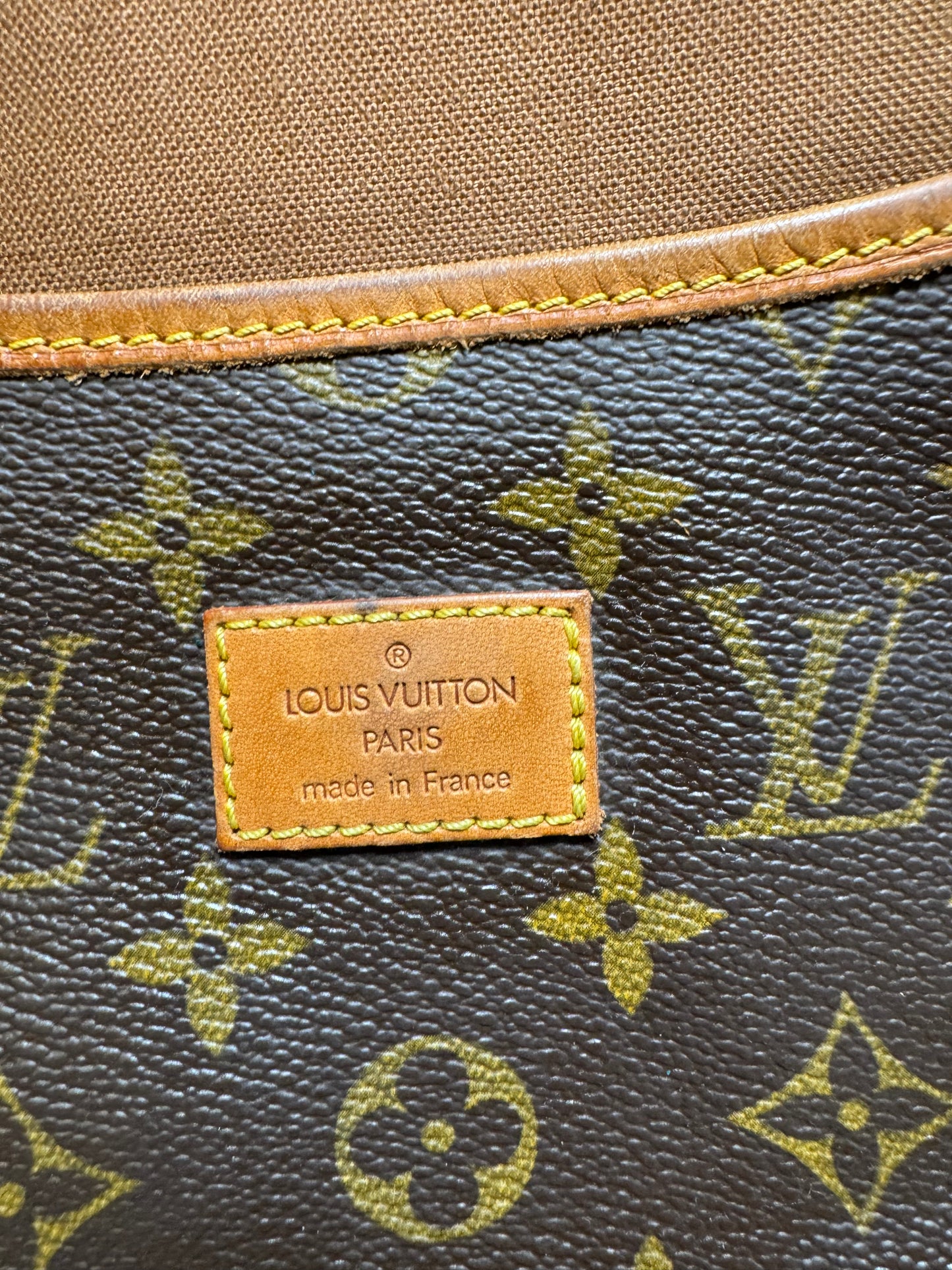 Louis Vuitton Saumur 35 Monogram Crossbody/Shoulder Bag