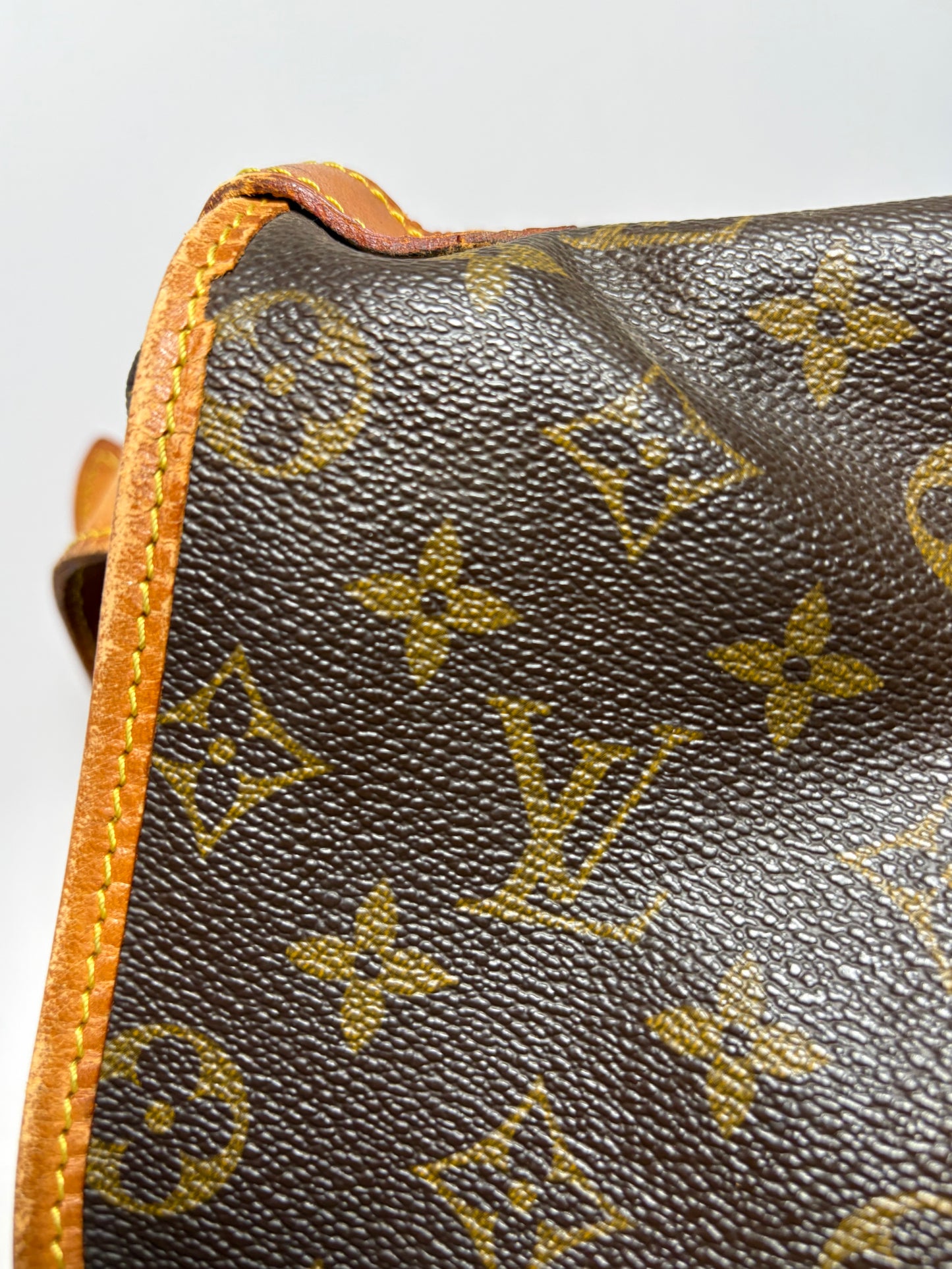 Louis Vuitton Saumur 35 monogram crossbody/shoulder bag