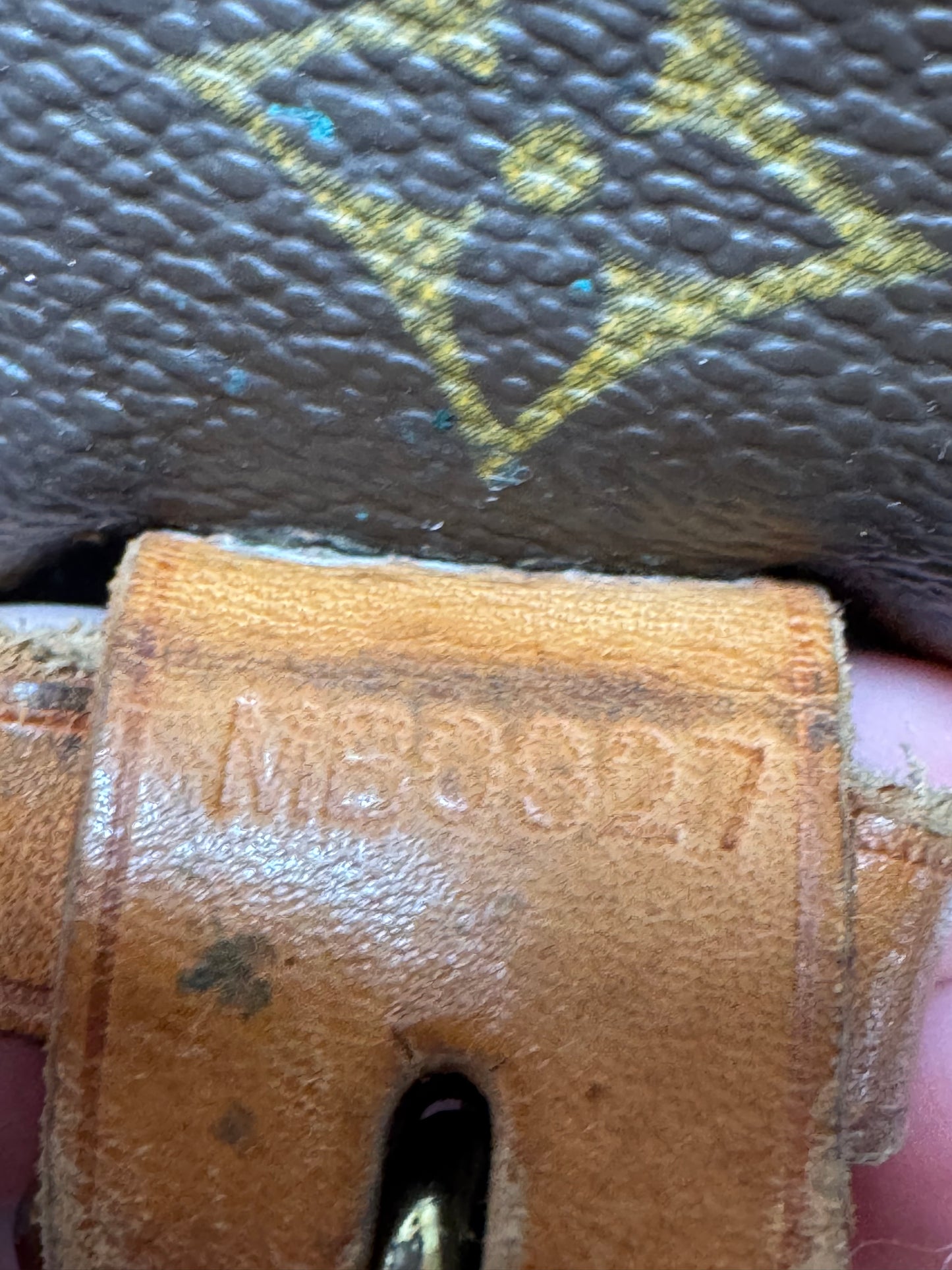 Louis Vuitton Saumur 35 Monogram Crossbody/Shoulder Bag