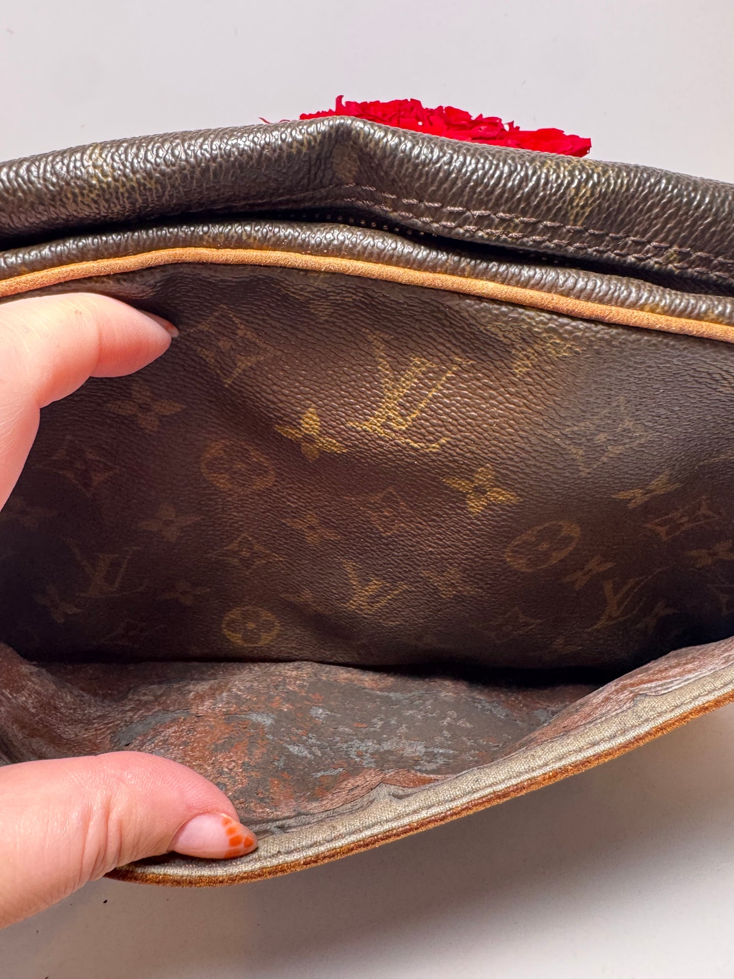 Louis Vuitton Compeigne 28 Pouch/Toiletry Bag