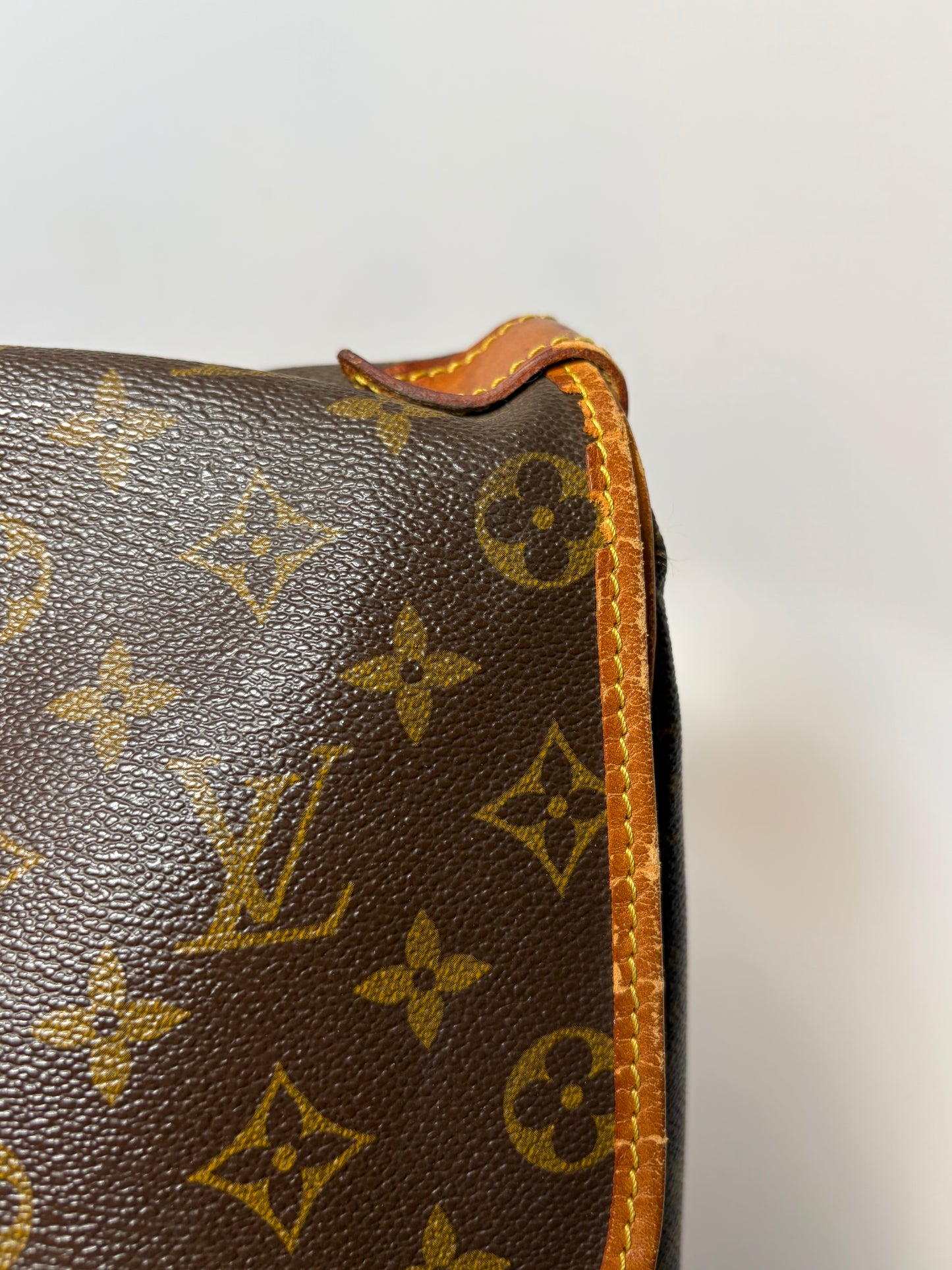 Louis Vuitton Saumur 35 monogram crossbody/shoulder bag