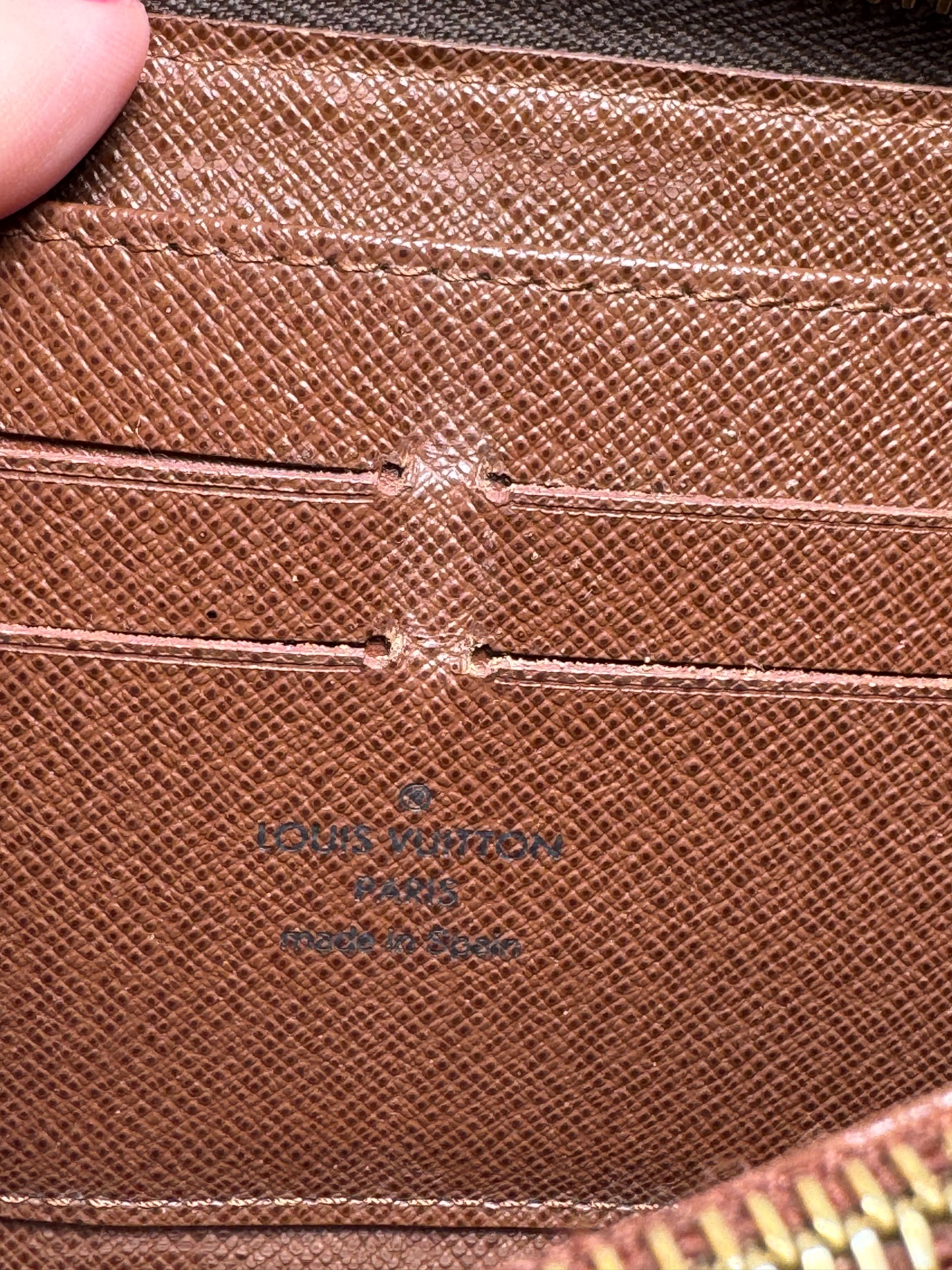 Louis Vuitton Monogram Zippy Wallet