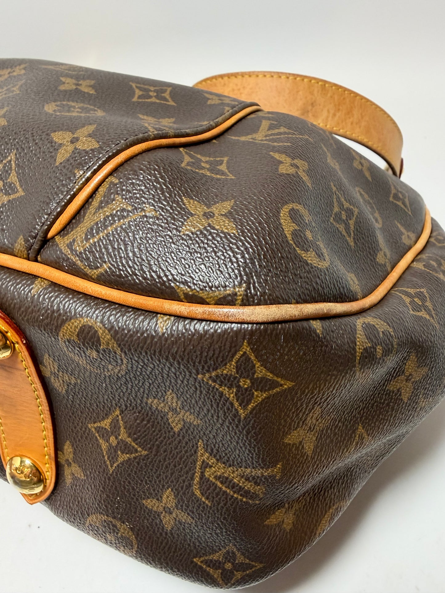 Louis Vuitton Galleria PM Monogram Shoulder Bag with COA