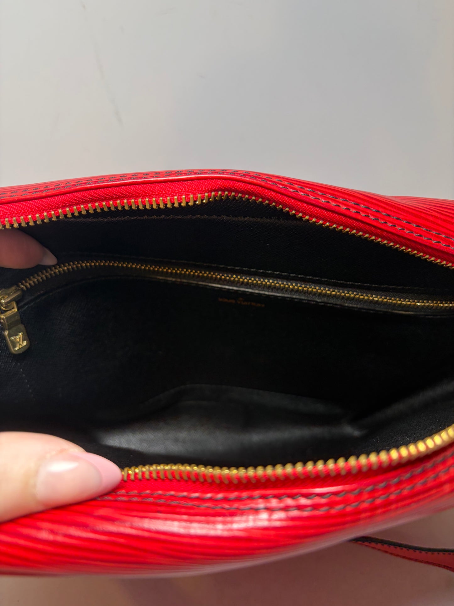 Louis Vuitton Trocadero 27 Red Epi Leather Crossbody