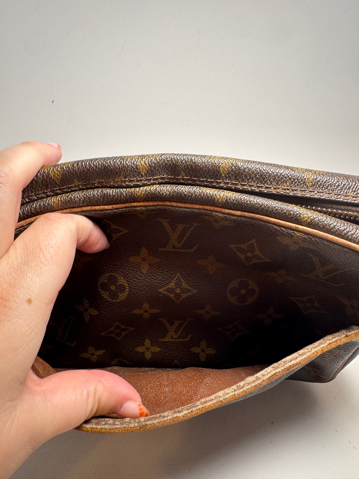 Louis Vuitton Compeigne 23 Monogram Clutch/Toiletry Cosmetic Bag