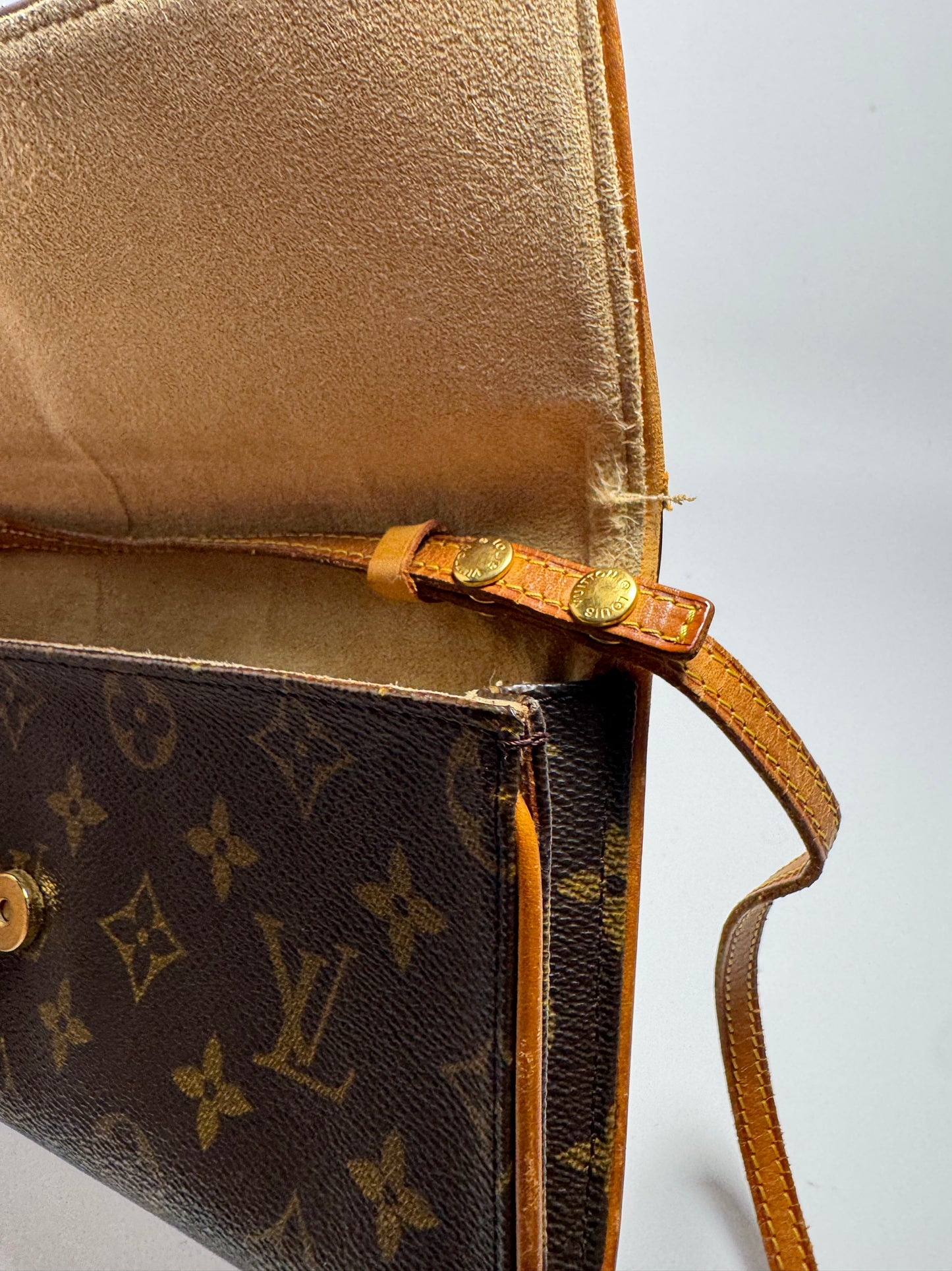 Louis Vuitton Twin Pochette GM Crossbody in Monogram | Fair Condition