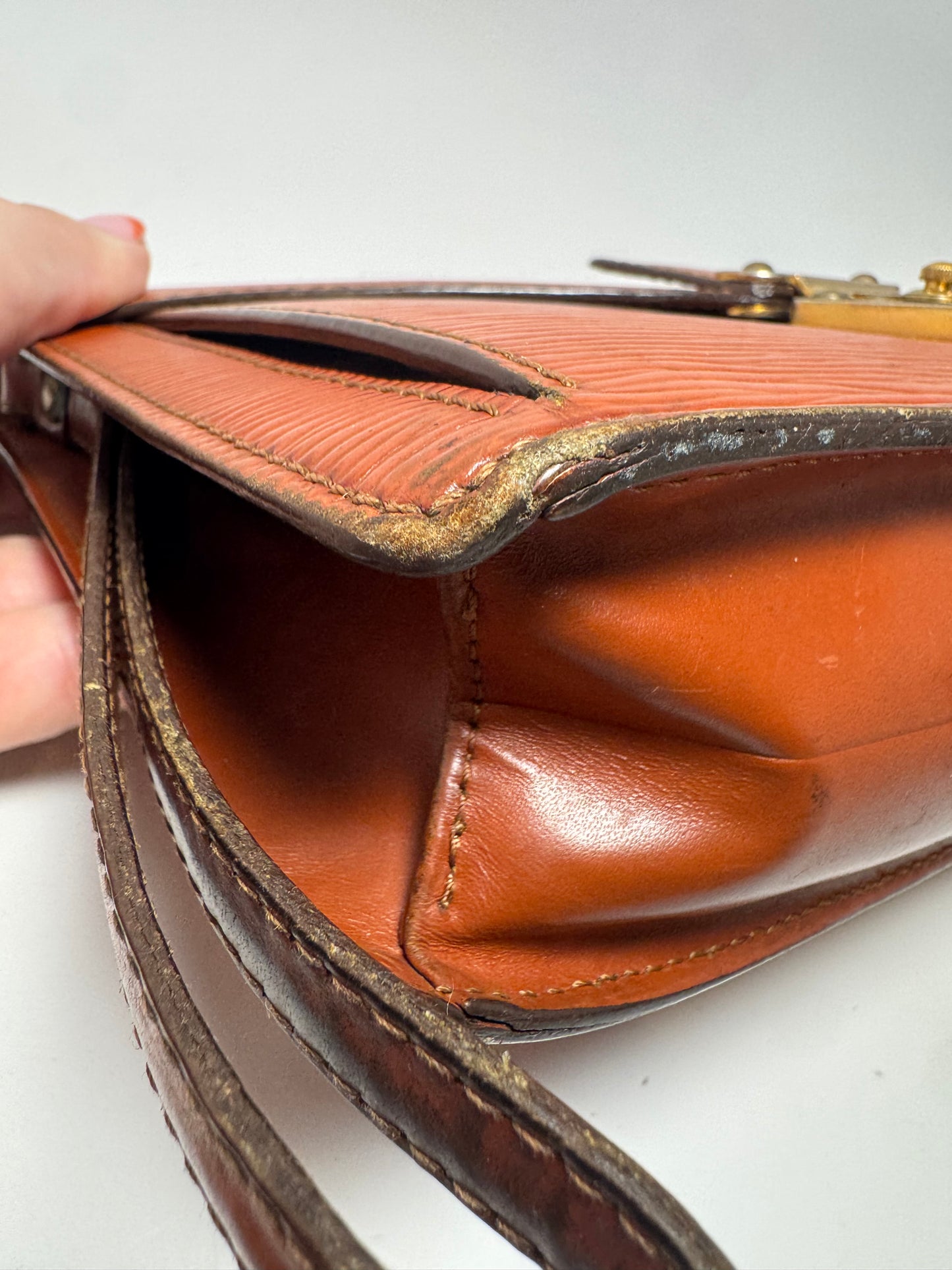 Louis Vuitton Epi Leather Serie Draggone Clutch - Fair condition