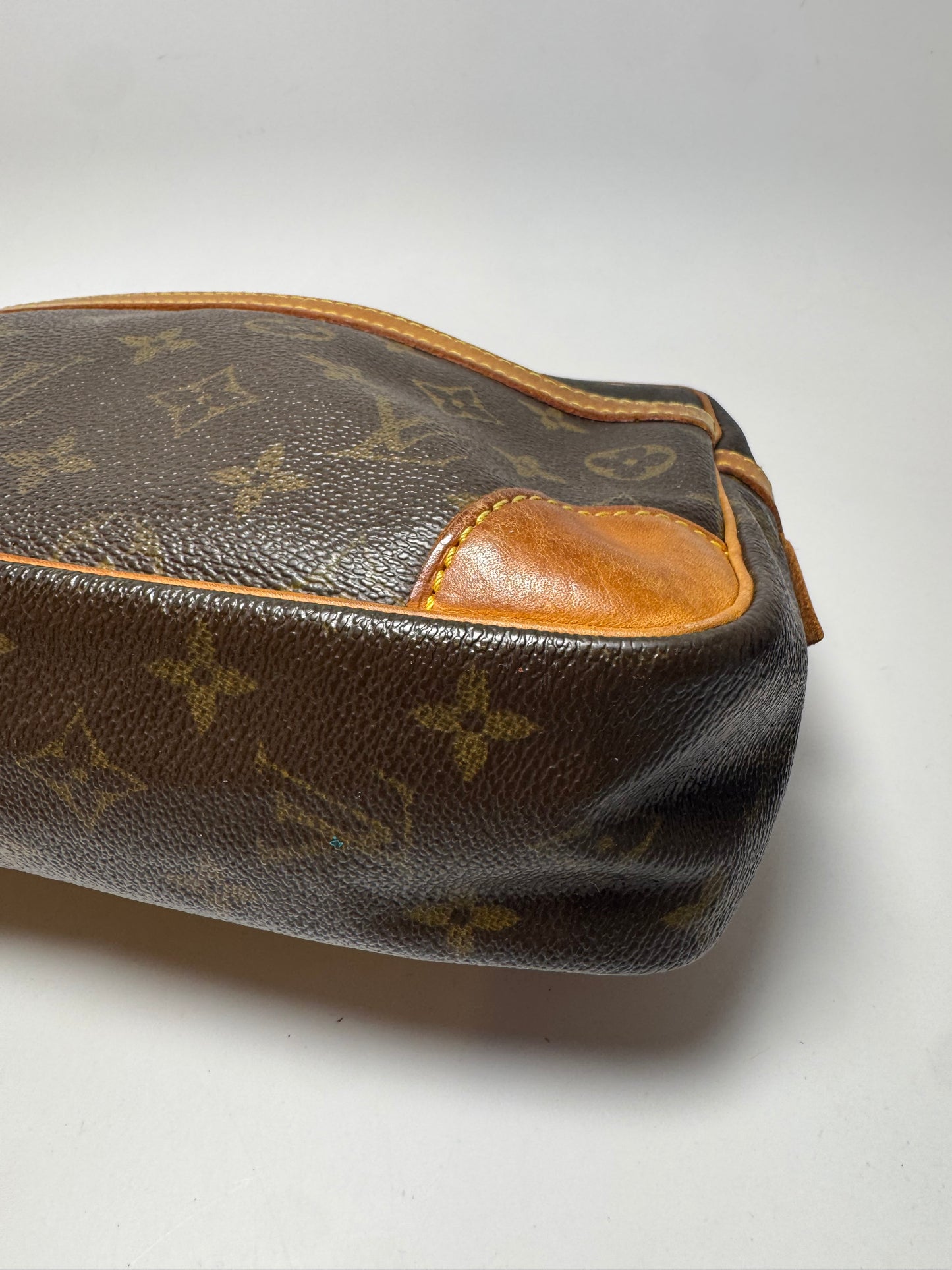 Louis Vuitton Compeigne 28 Pouch/Toiletry Bag