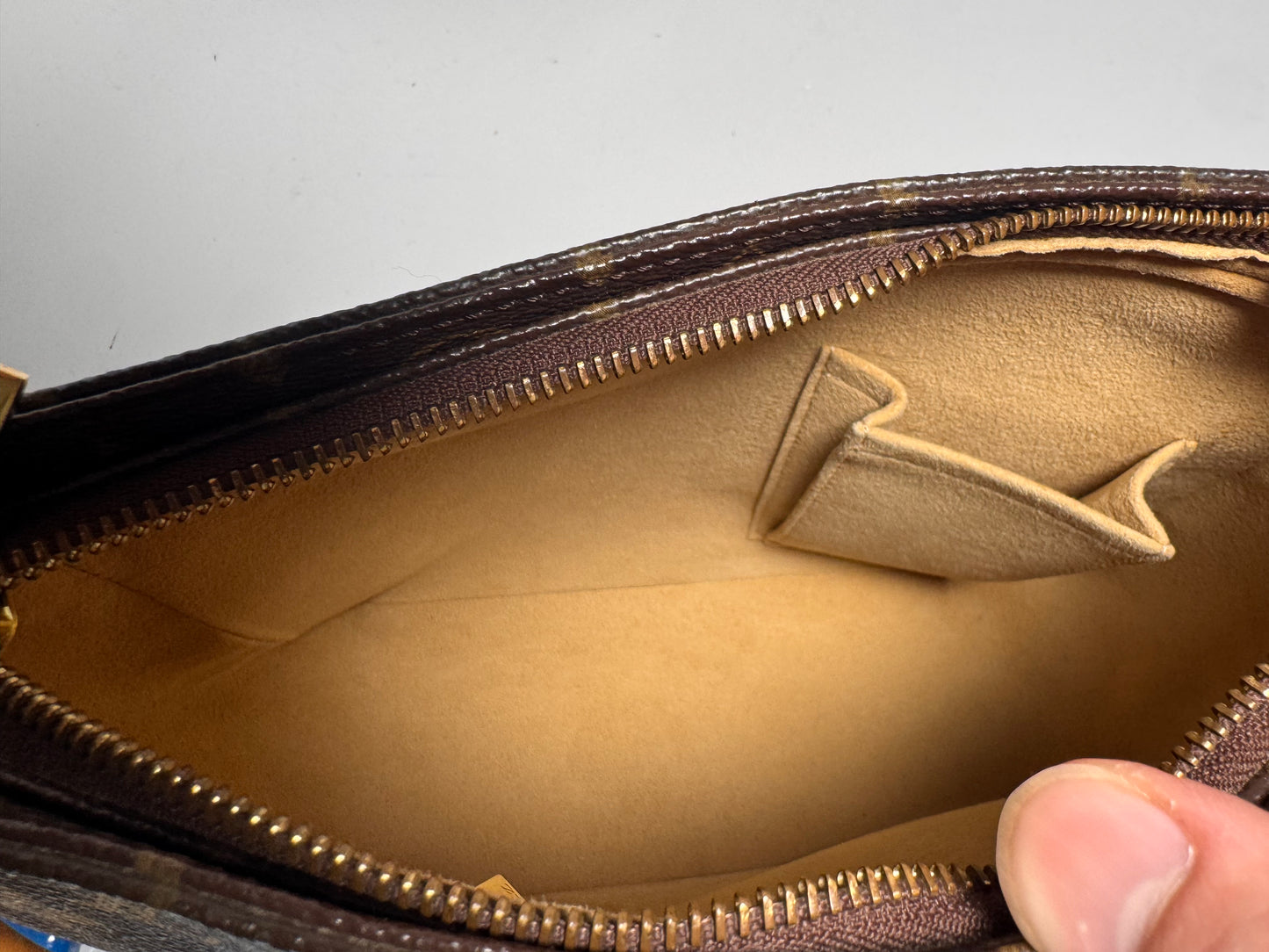 Louis Vuitton Looping MM Monogram Shoulder Bag