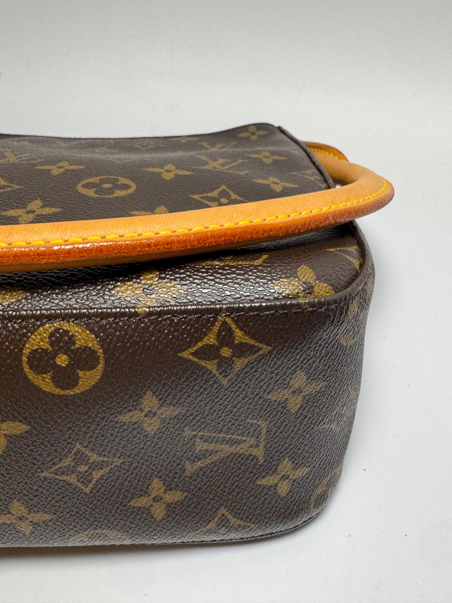 Louis Vuitton Looping MM Monogram Shoulder Bag