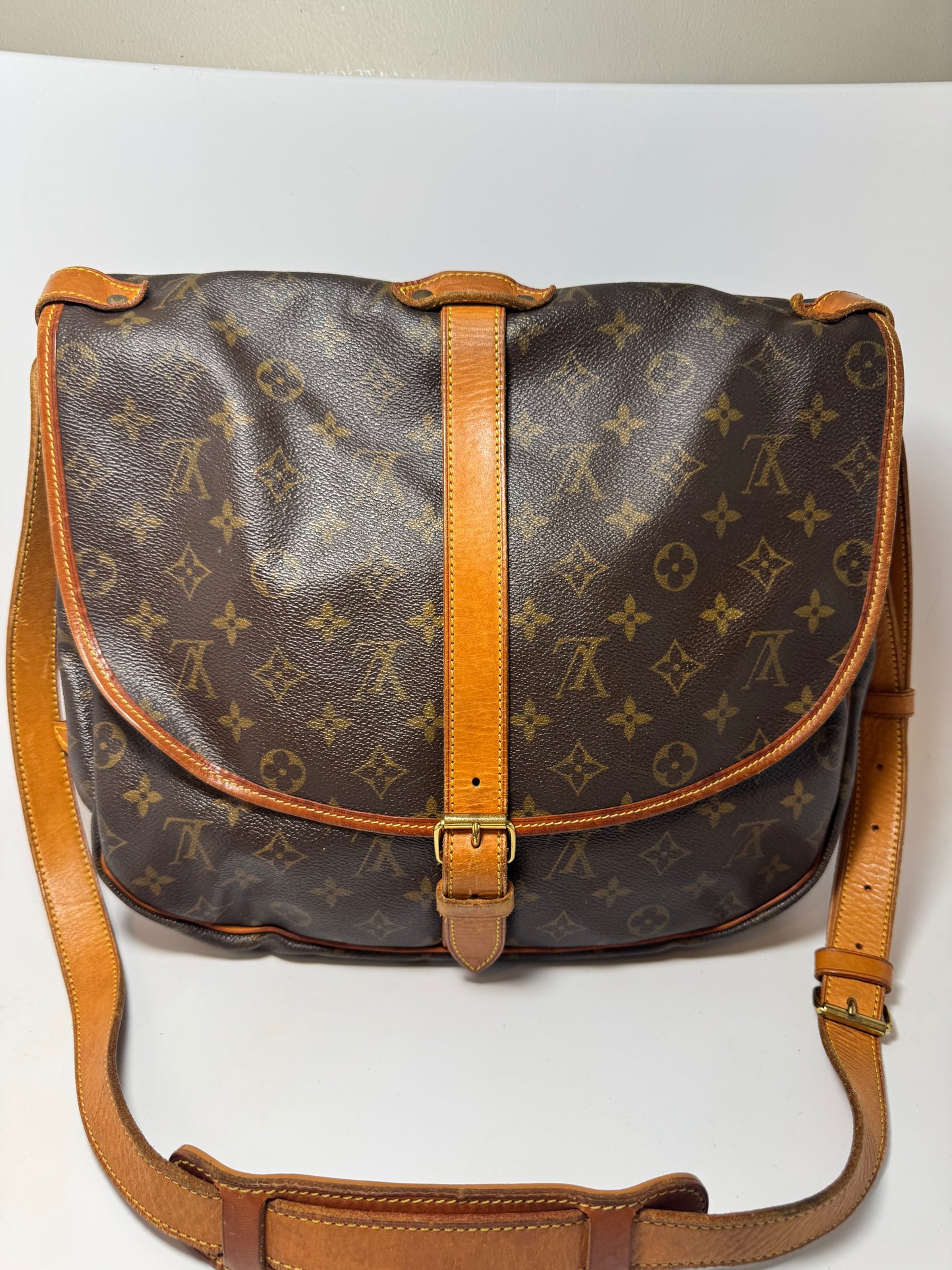 Louis Vuitton Saumur 35 Monogram Crossbody/Shoulder Bag