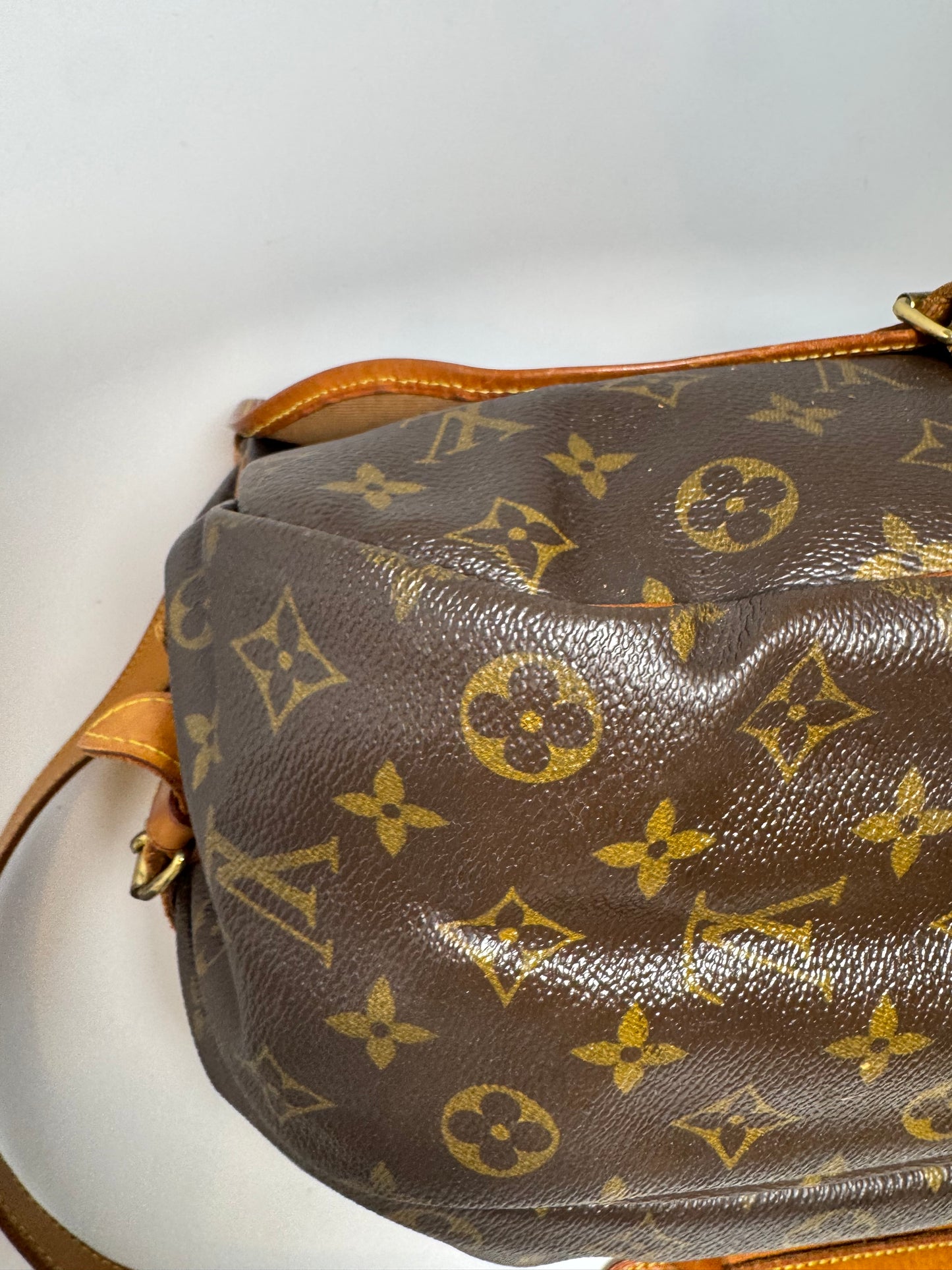 Louis Vuitton Saumur 35 Monogram Crossbody/Shoulder Bag
