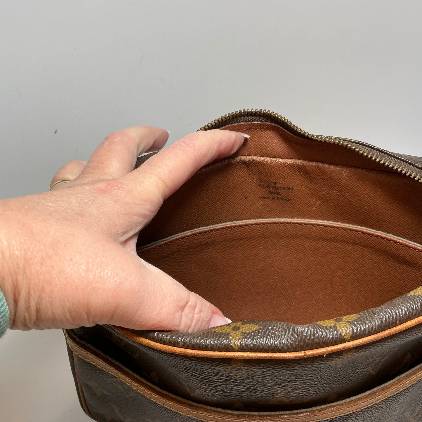 Louis Vuitton Compeigne 23 Monogram Pouch/Toiletry Bag