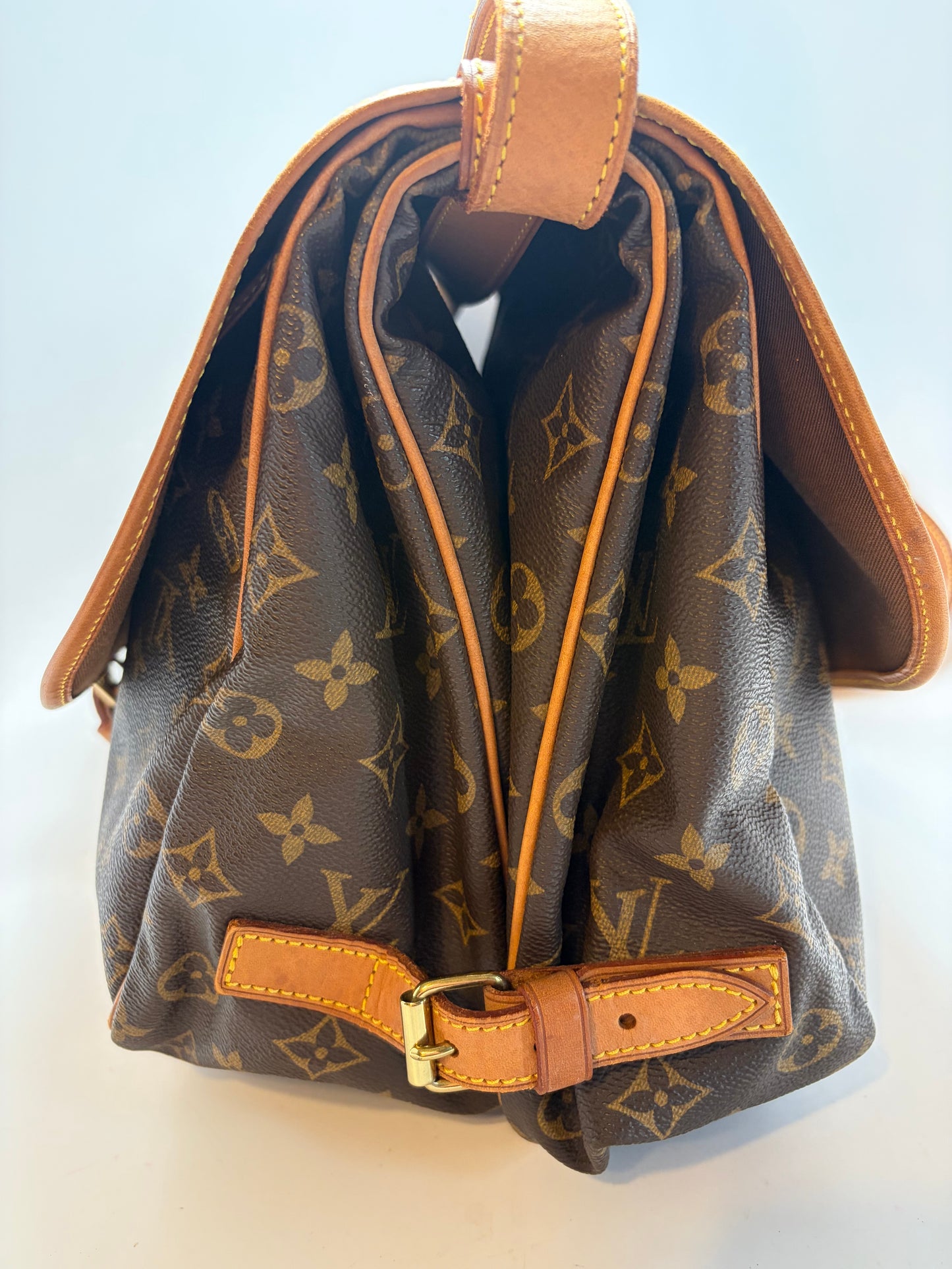 Louis Vuitton Saumur 35 Monogram Crossbody/Shoulder Bag