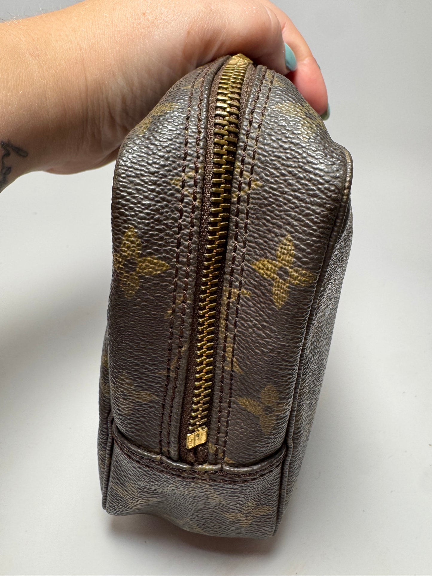 Louis Vuitton Trousse 23 Monogram Toiletry Bag/Cosmetic Case