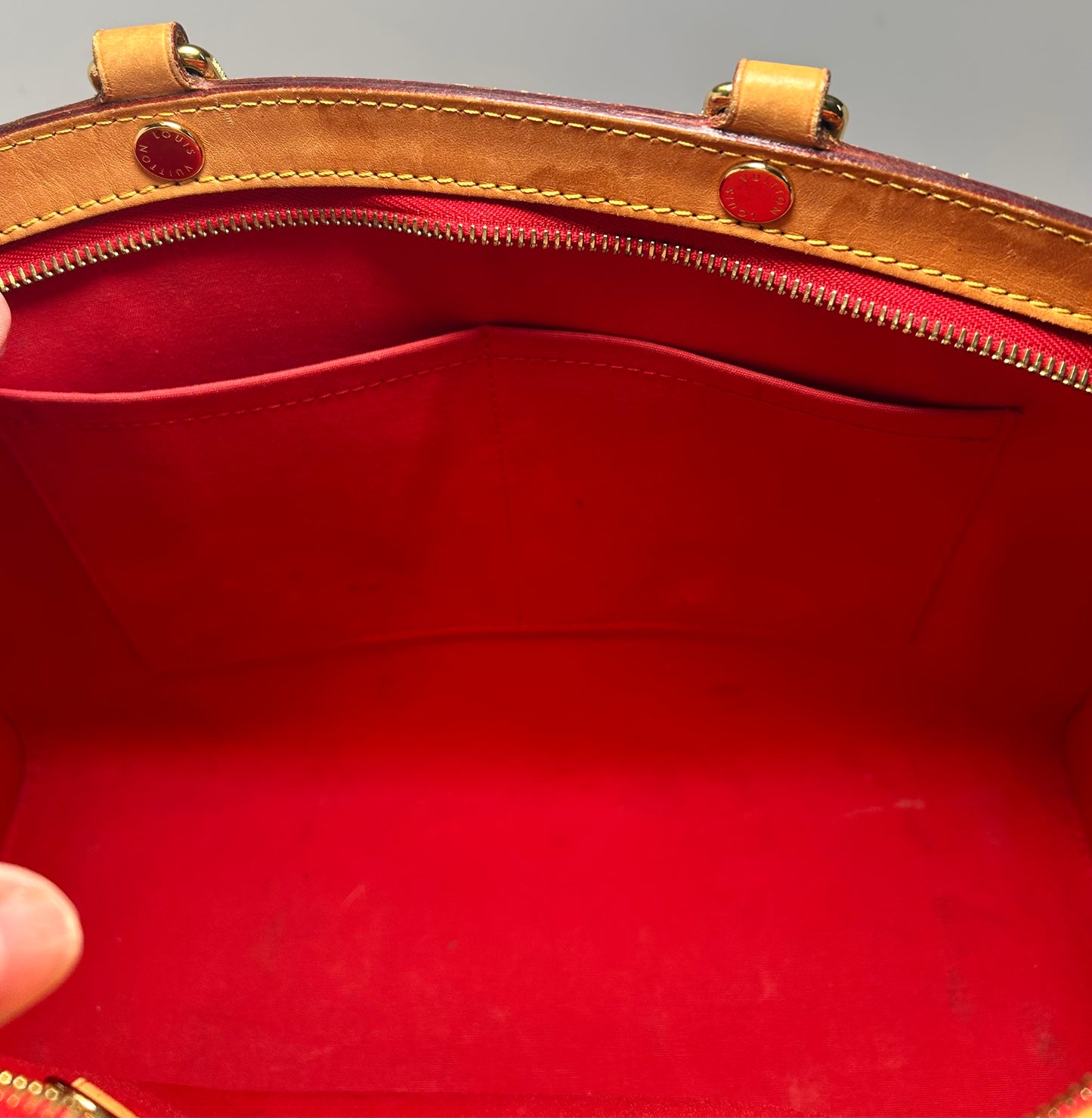 Louis Vuitton Brea MM Rose Red Vernis Leather Bag/Shoulder Bag