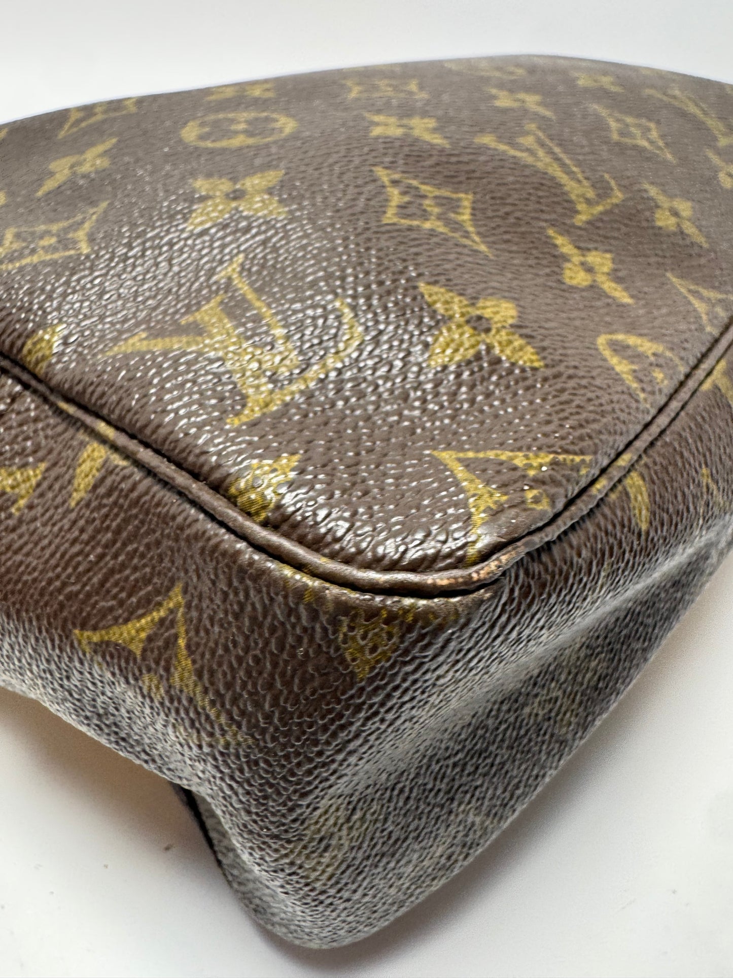 Louis Vuitton Trousse 28 Monogram Makeup Bag/Toiletry Bag