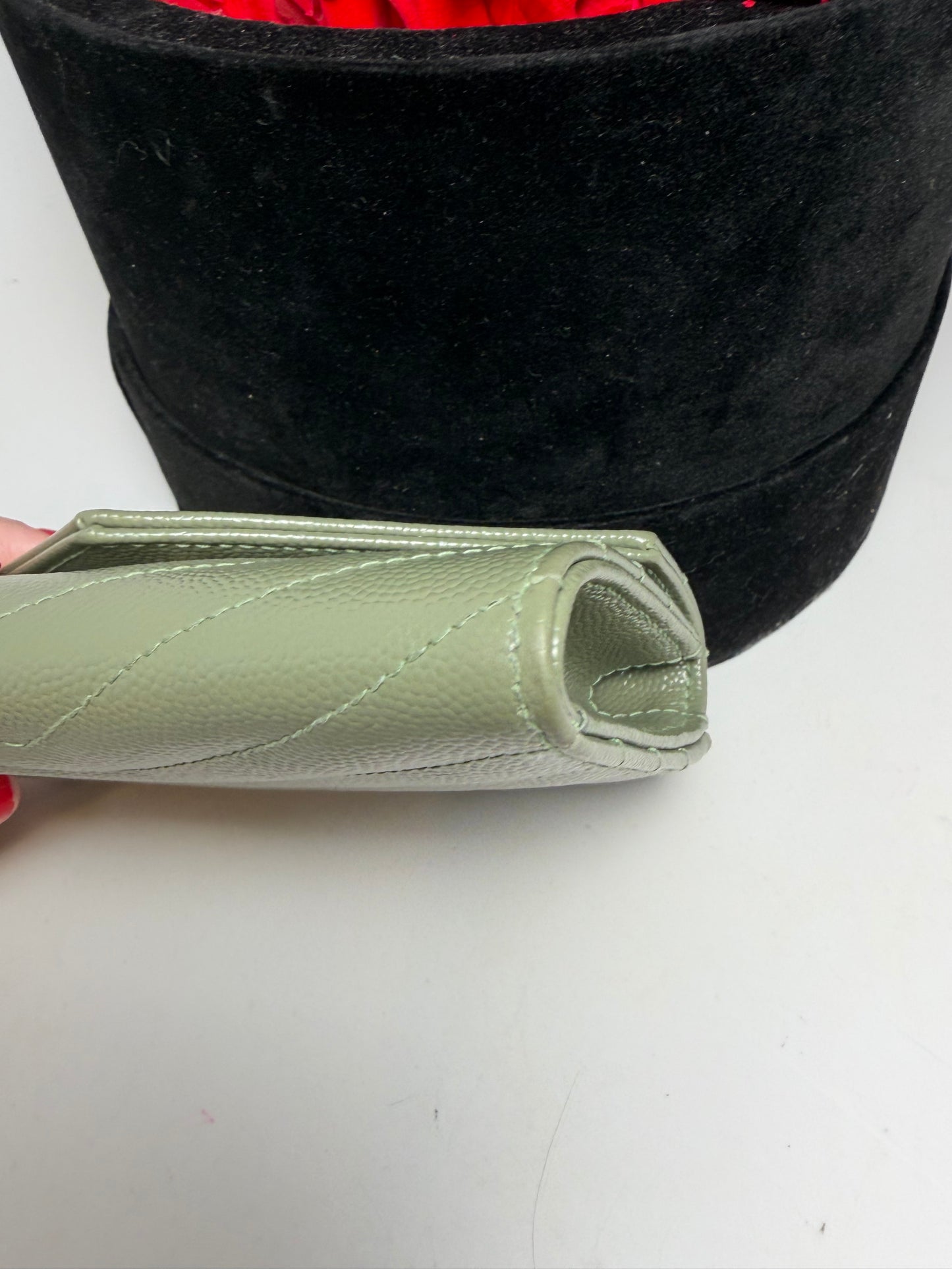 Saint Laurent Grain De Poudre Matelasse Chevron Small Envelope Wallet Light Sage 2022