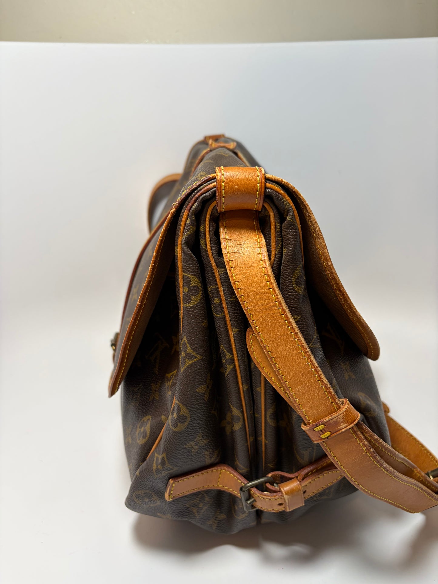 Louis Vuitton Saumur 35 monogram crossbody/shoulder bag