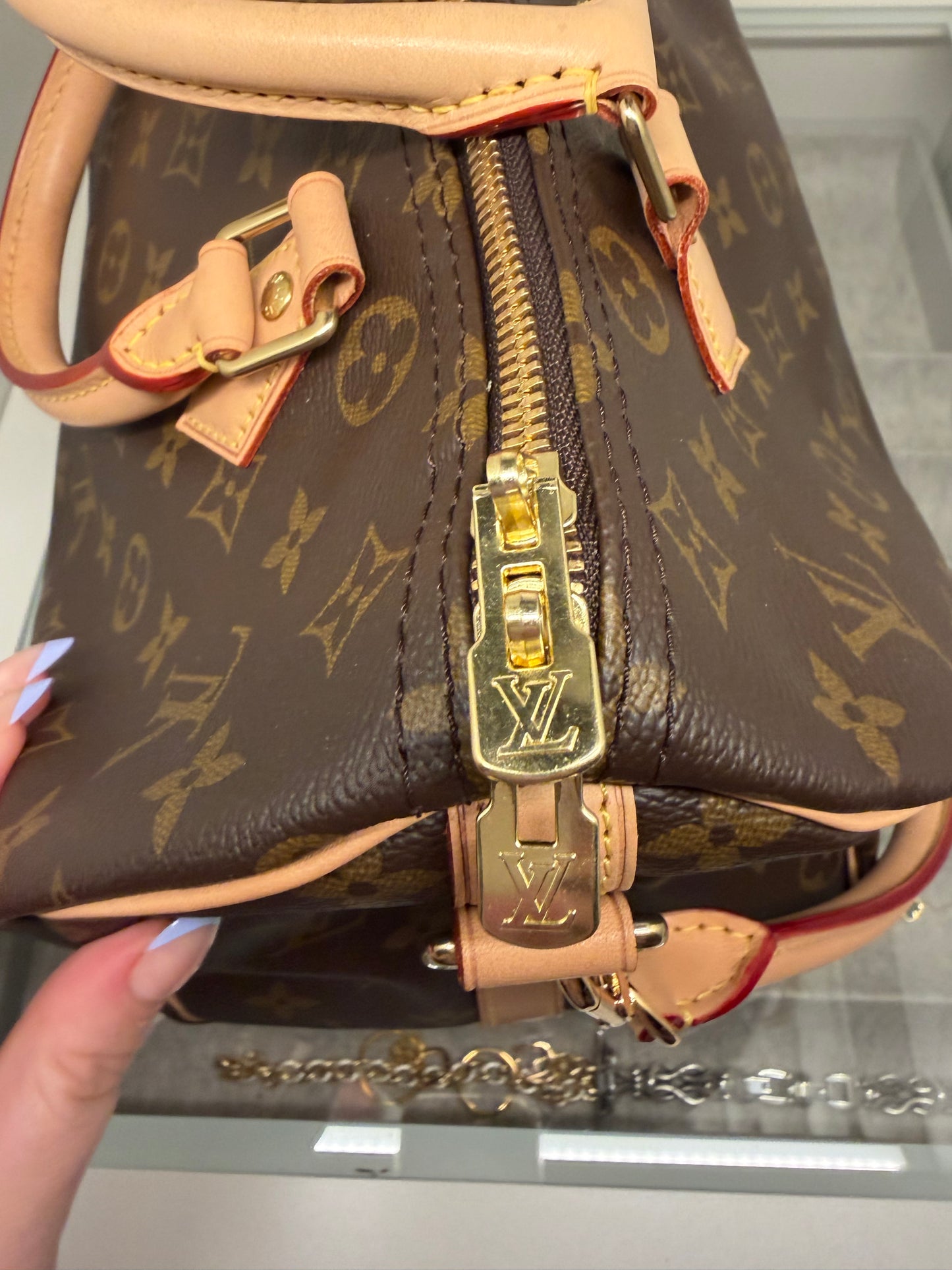 Louis Vuitton Speedy 30 Bandoulière Monogram w/COA Excellent Condition