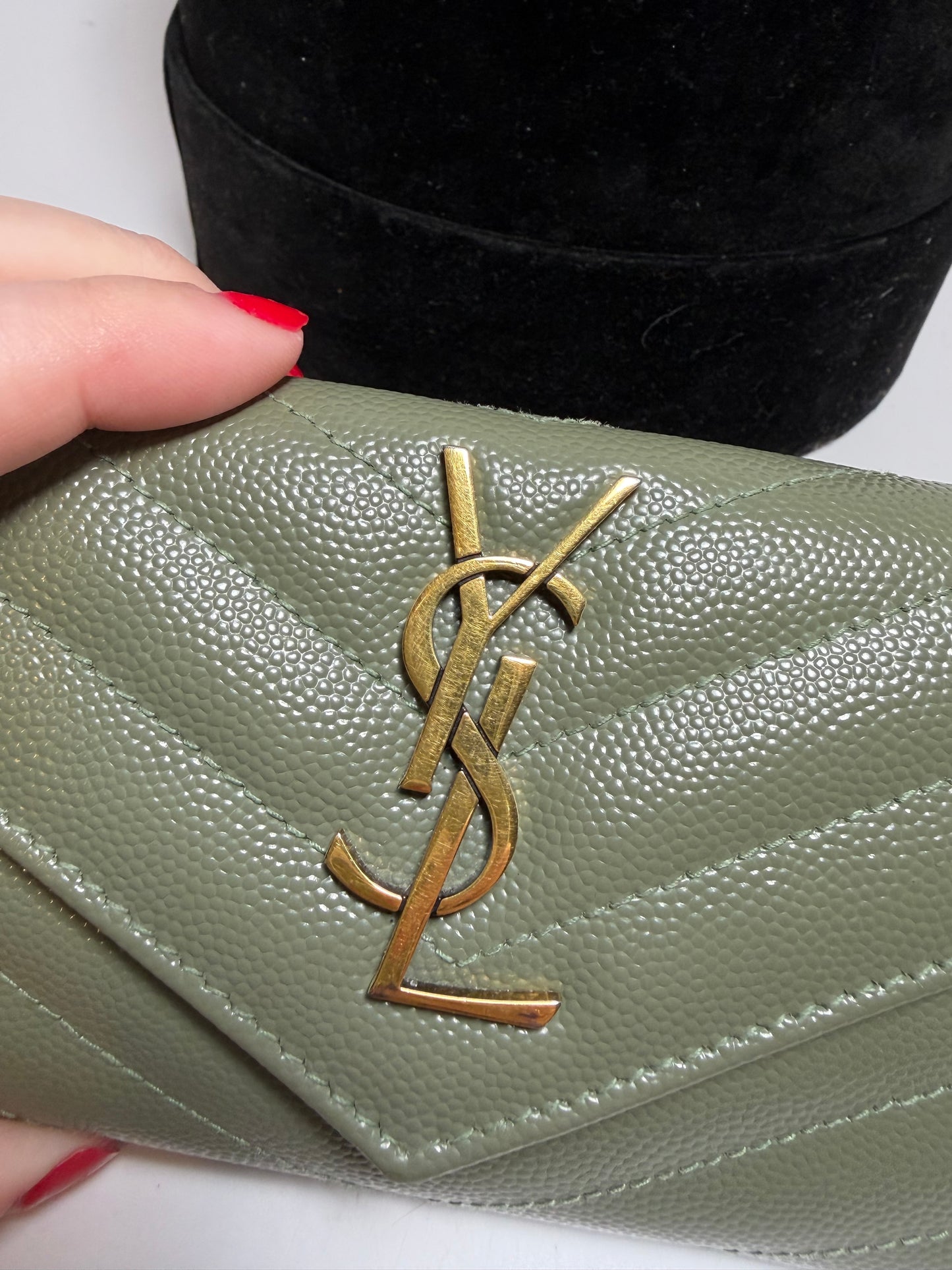 Saint Laurent Grain De Poudre Matelasse Chevron Small Envelope Wallet Light Sage 2022