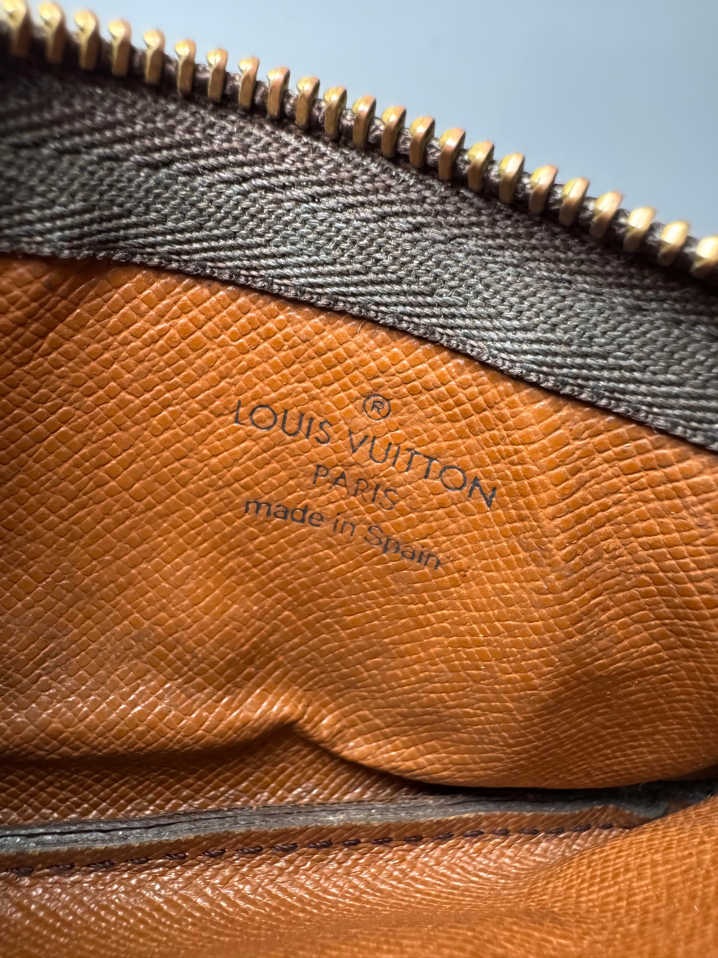 Louis Vuitton Monogram Key Pouch/Key Cles Fair Condition