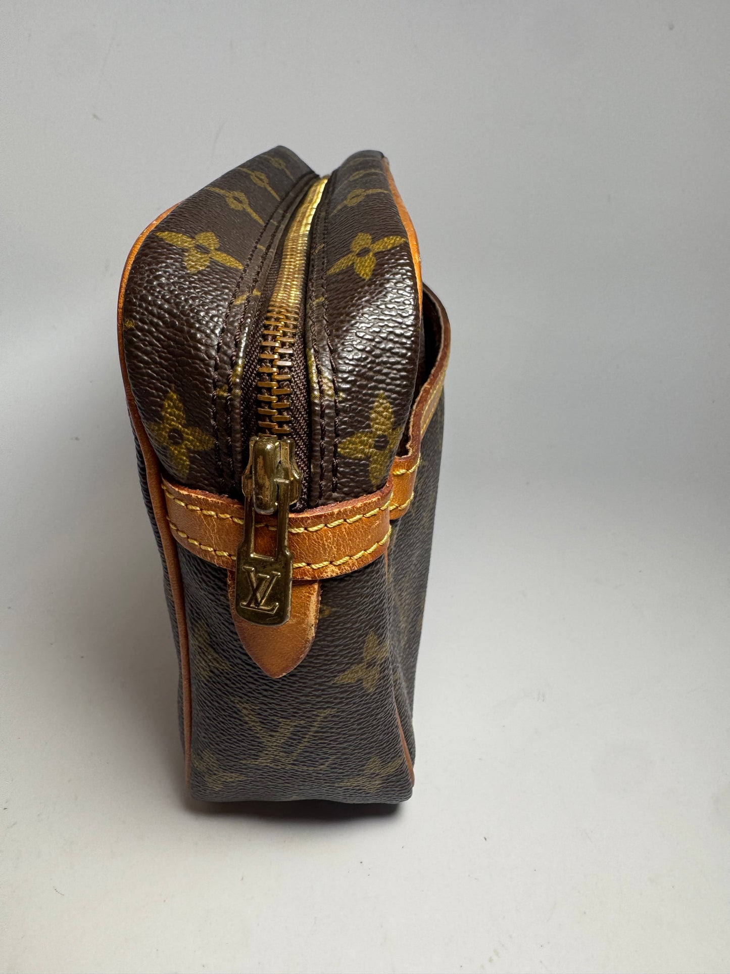 Louis Vuitton Compeigne 23 Clutch Monogram/Toiletry Pouch/Makeup Bag