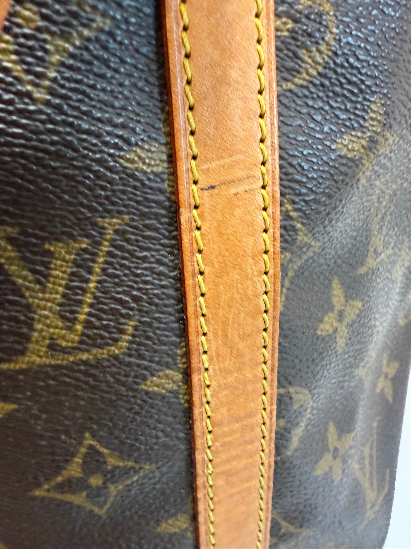 Louis Vuitton Bucket GM Tote Monogram Shoulder Bag