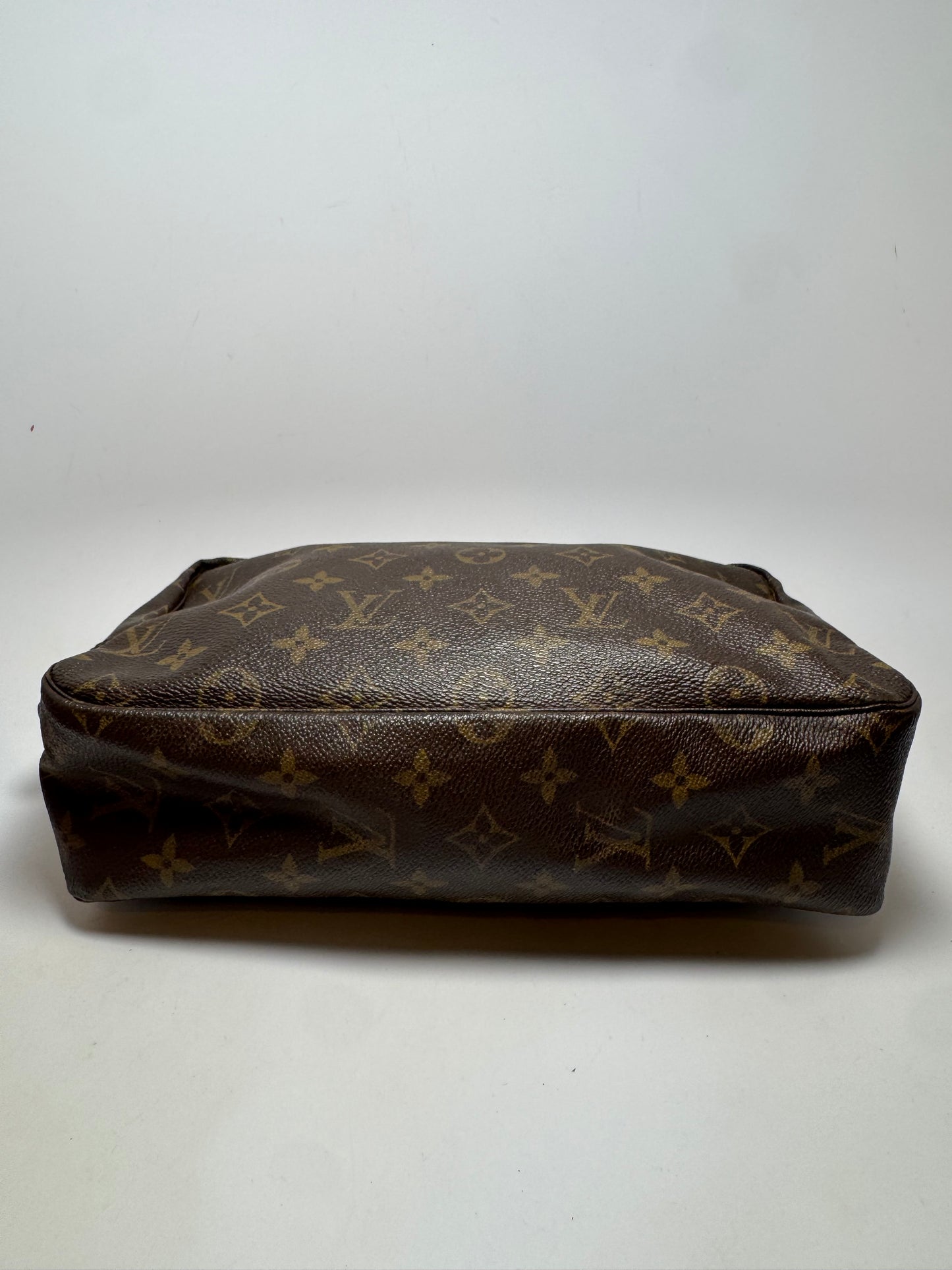 Louis Vuitton Trousse 28 Monogram Makeup Bag/Toiletry Bag