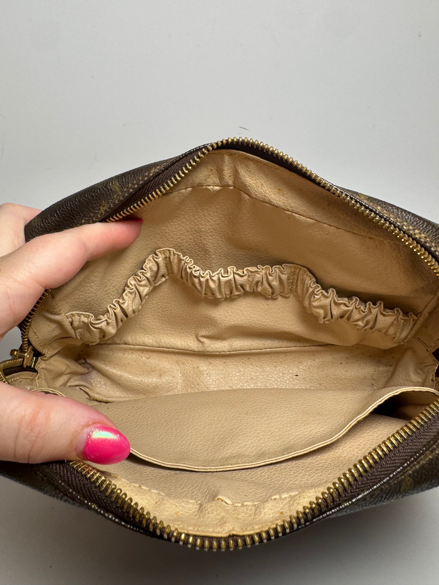 Louis Vuitton Trousse 23 Pouch/Toiletry Bag in Monogram