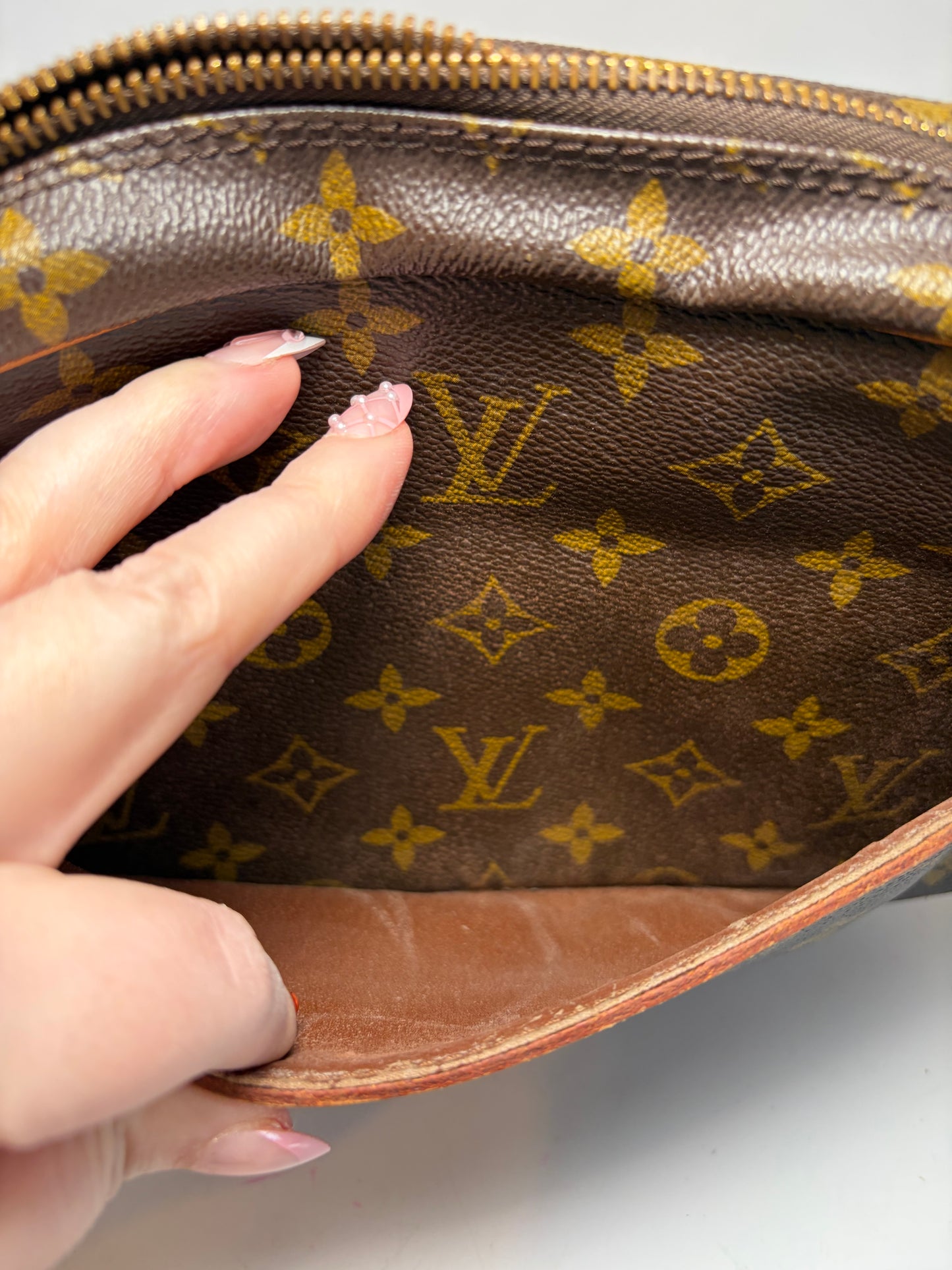 Louis Vuitton Compeigne 23 Monogram Clutch/Pouch