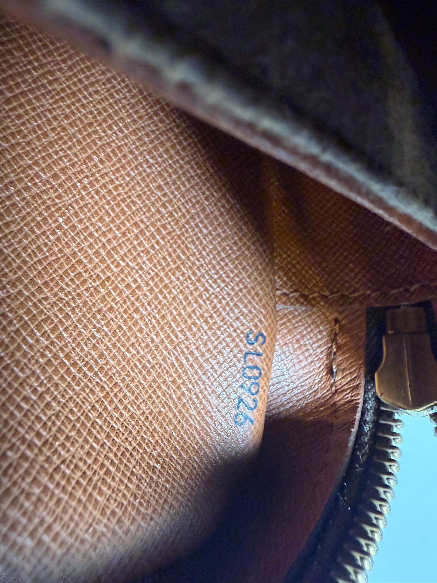 Louis Vuitton Compeigne 23 Monogram Pouch/Toiletry Bag