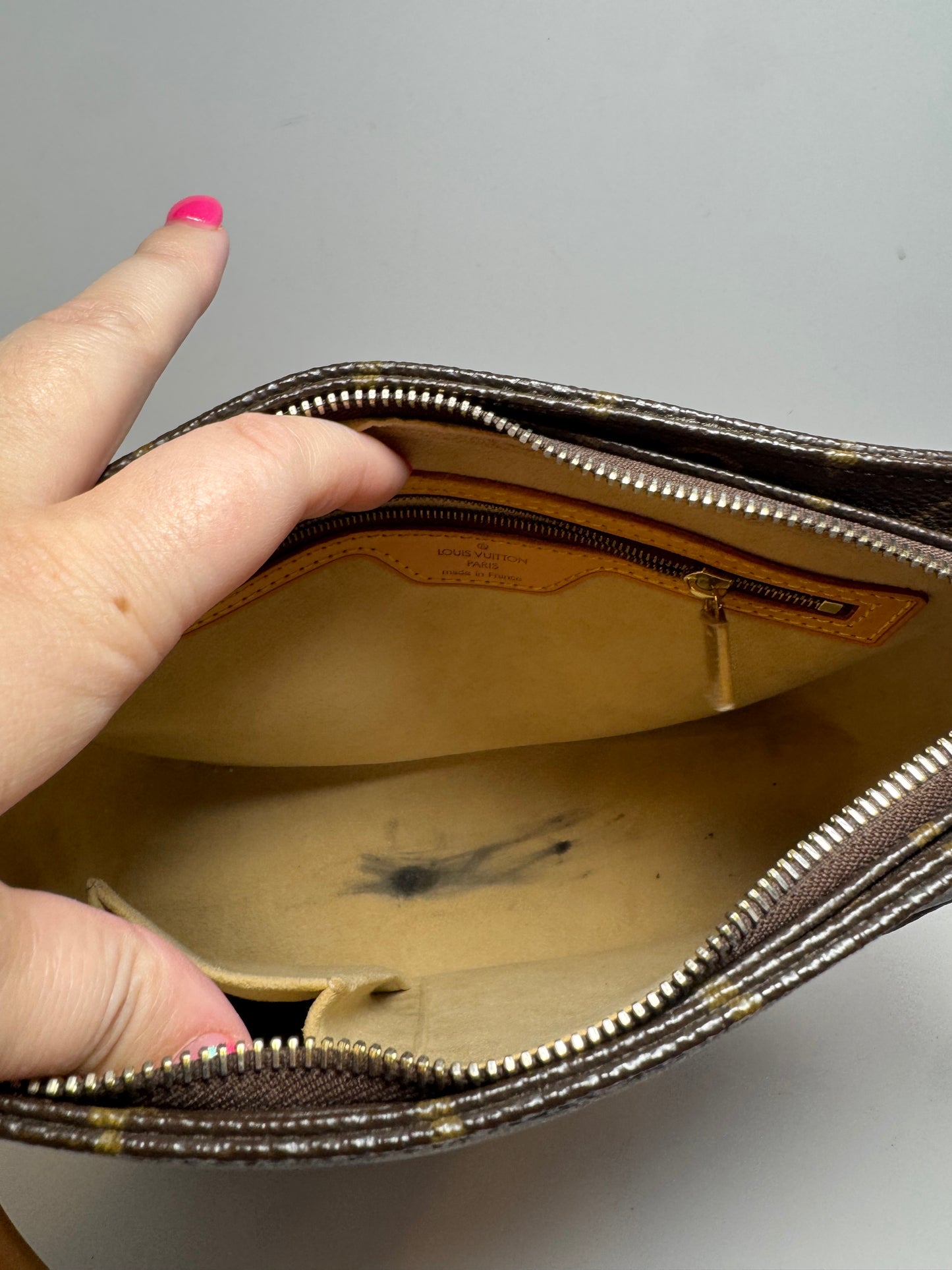 Louis Vuitton Looping MM Monogram Shoulder Bag