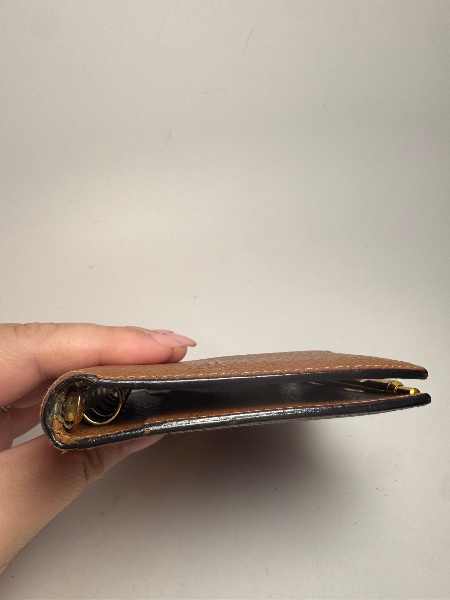 Gucci Brown Leather Agenda/Diary Cover w/6 Rings (Holds Passport)