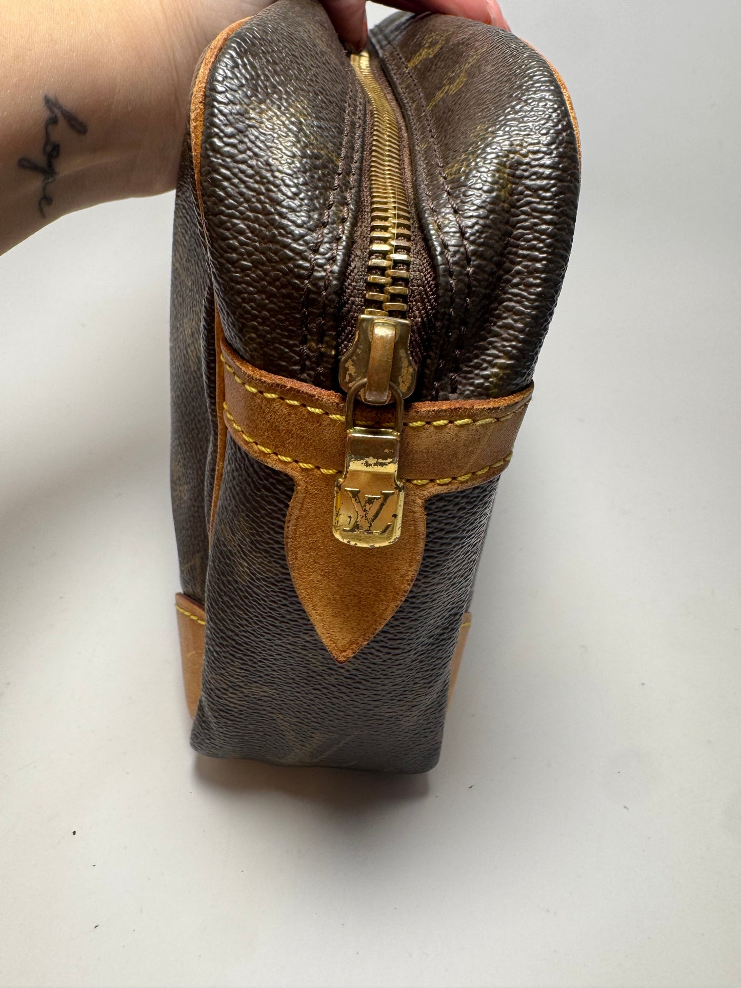 Louis Vuitton Compeigne 28 Pouch/Toiletry Bag