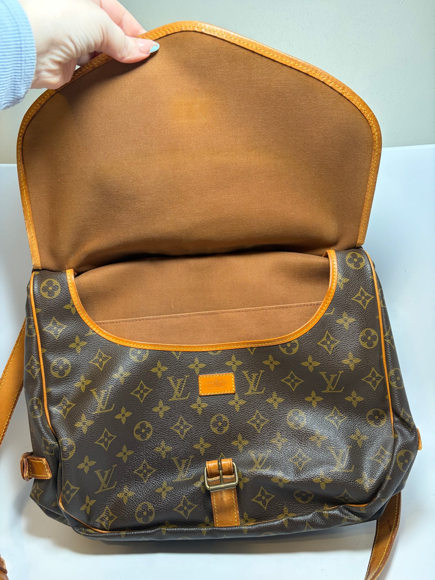 Louis Vuitton Saumur 35 monogram crossbody/shoulder bag