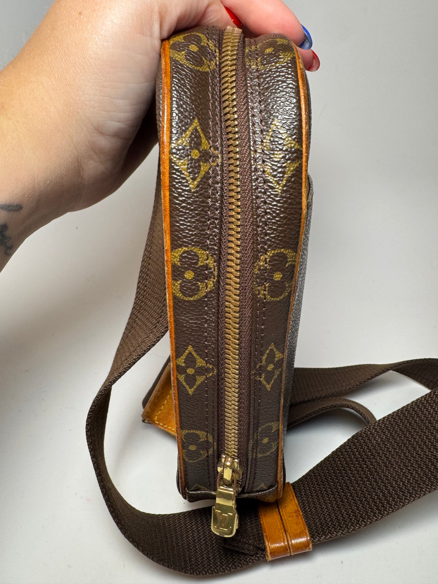 Louis Vuitton Monogram Gange Pochette Bum Bag/Sling Bag