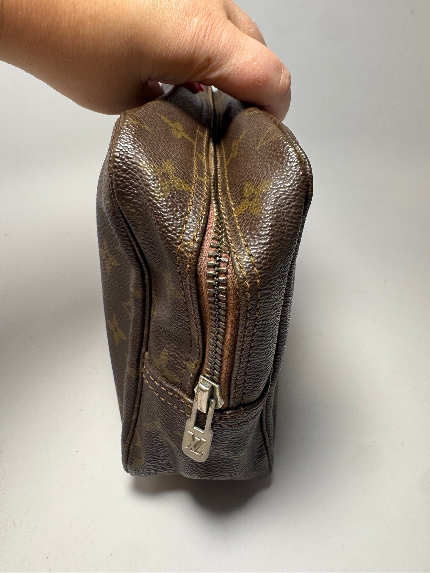 Louis Vuitton Trousse 28 Monogram Toiletry Pouch