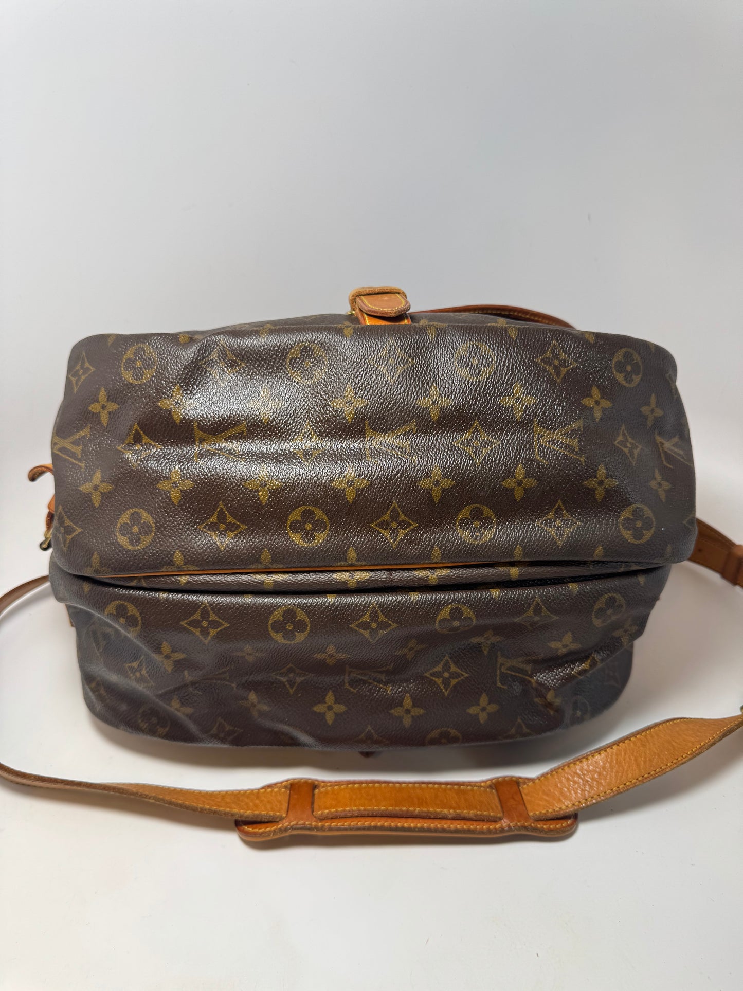 Louis Vuitton Saumur 35 Monogram Crossbody/Shoulder Bag