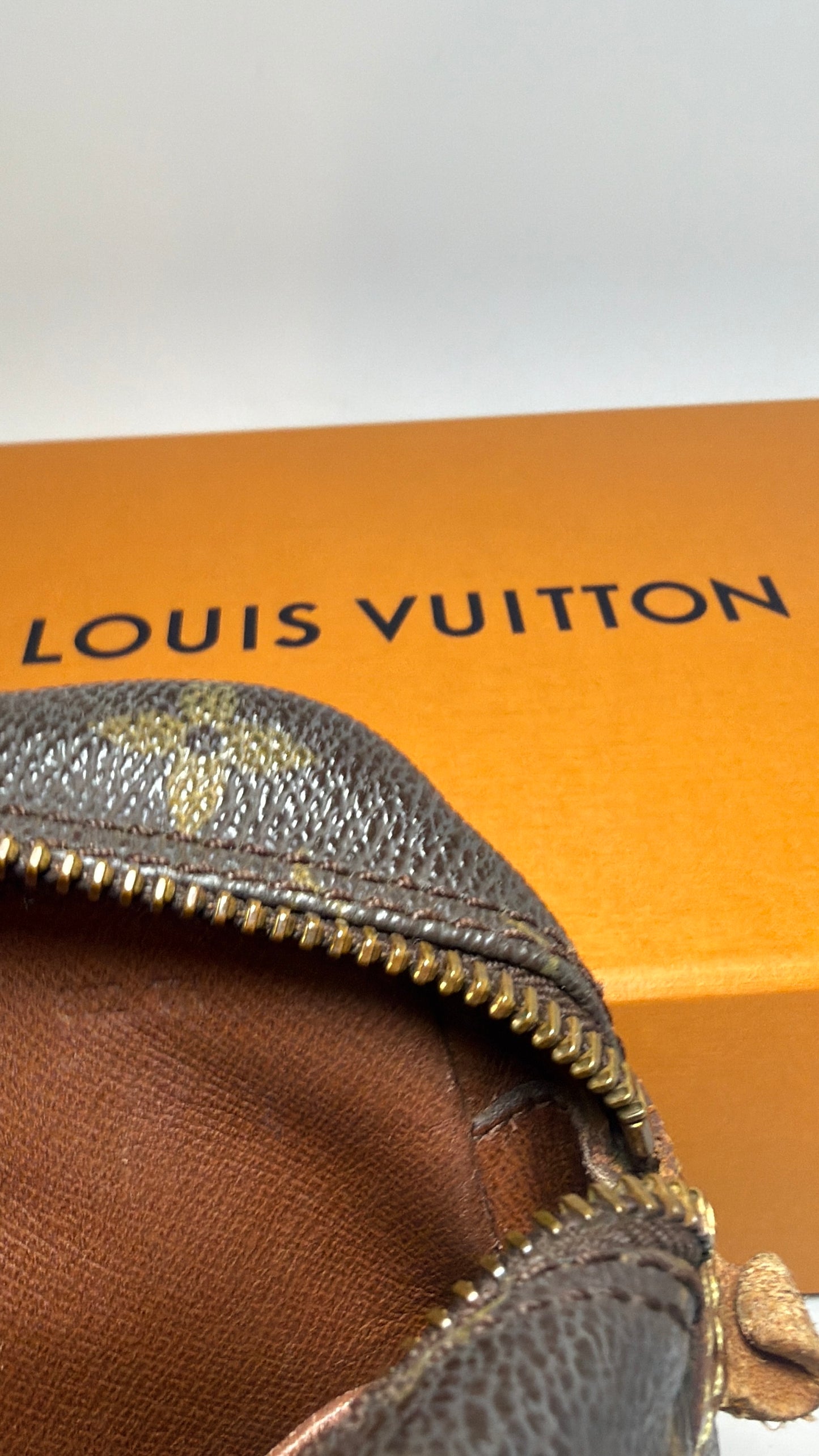 Louis Vuitton Compeigne 23 monogram clutch/pouch